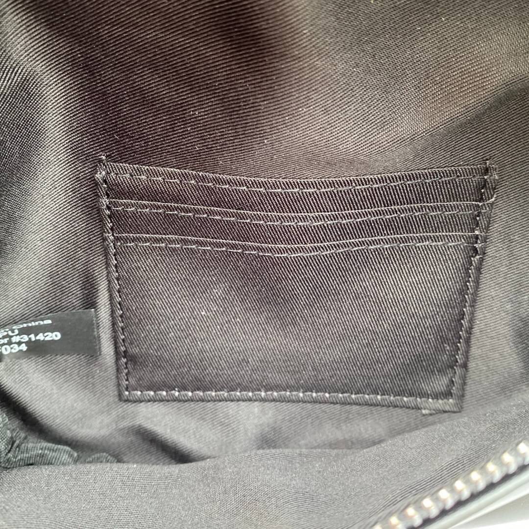 Guess คาดอก คาดเอว คอลเลคชั่นใหม่ชนช็อป สีดำด้านหน้าเป็นโลโก้นูน / สีขาวเป็นโลโก้สกรีน สวยงามทั้ง 2 แบบ 2 สไตล์