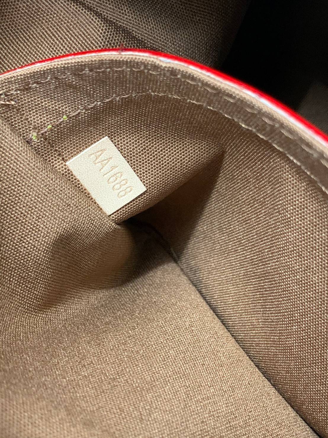 รุ่นฮิตปี2021 สะพายได้ทั่วโลกค่ะ!! LOUIS VUITTON BOULOGNE M45832 พร้อมส่ง! LV PREMIUM GIFT ตปท.!! กระเป๋าหิ้ว//สะพายข้างได้ หนังแกะ ทรงสวยมากๆค่ะ เปิดปิดกระเป๋าแบบซิปคู่ อะไหล่ทองแววหรูหรามากๆ