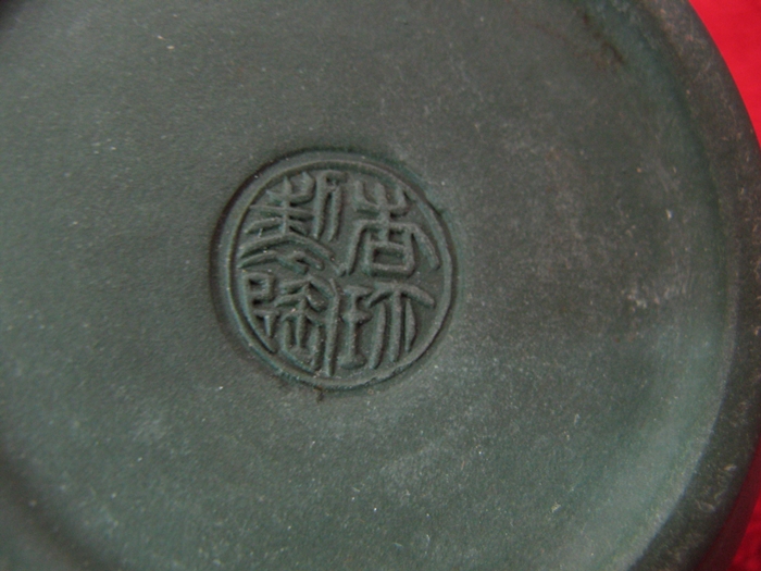 สินค้าหมดค่ะ กาน้ำชาตัวหนังสือจีนปั้นด้วยมือ(ทำจากดินจื่อซา)สีเขียวค่ะ