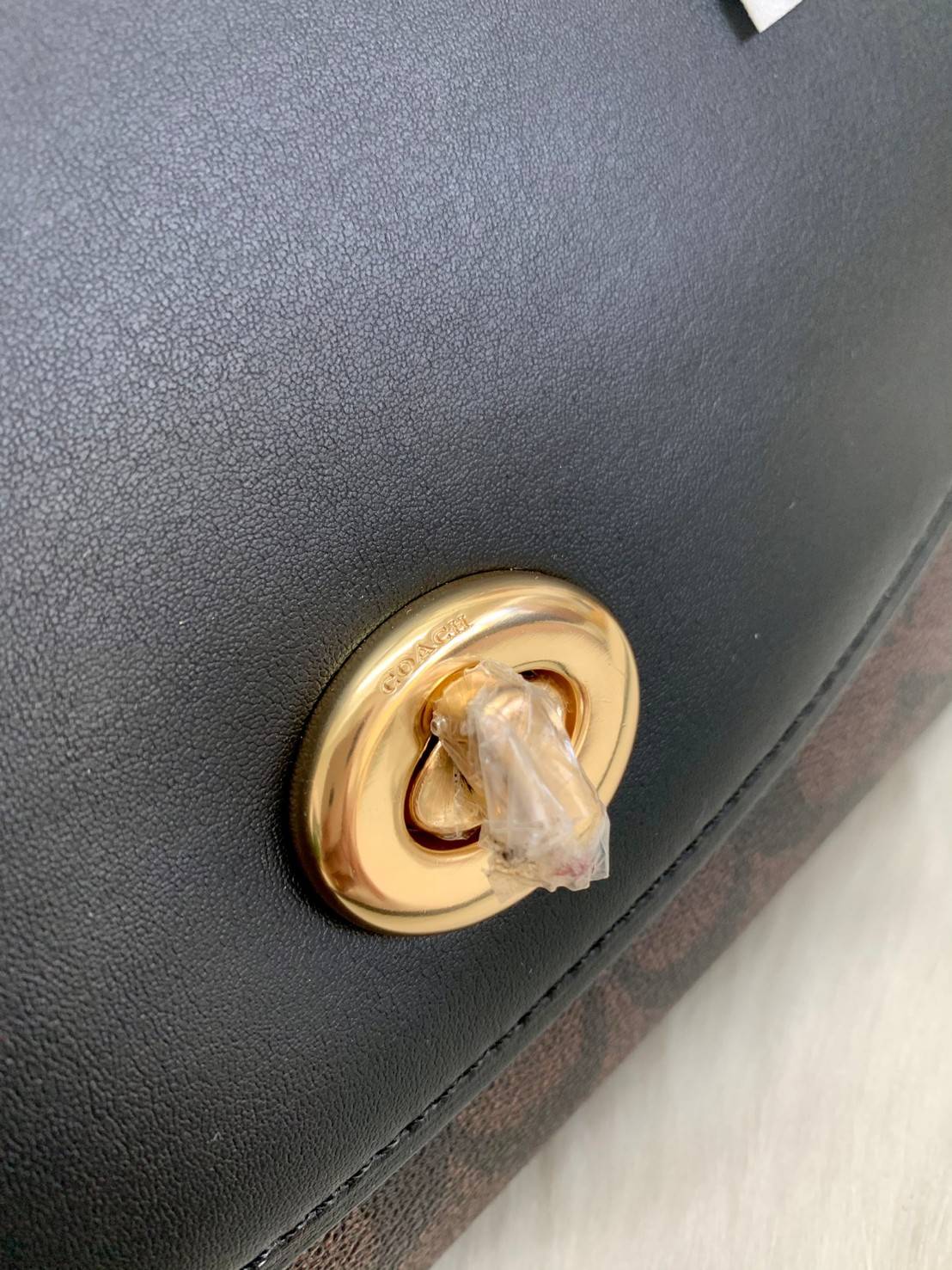 สวย หรู ดูดี รุ่นนี้กัยเลยค่า!! COACH TILLY TOP HANDLE SATCHEL IN SIGNATURE ((76620)) พร้อมส่งความสวย ห้ามพลาดค่ะ! กระเป๋าหิ้ว//คล้องมือ//สะพายข้างได้ ทรงสวย หนังแท้เรียบ+ลายCได้สวยงามค่ะ เปิดปิดกระเป๋าแบบหมุนล็อค ภายในมีช่องหลักใส่ของ2ช่อง สามารถใส่กระเป