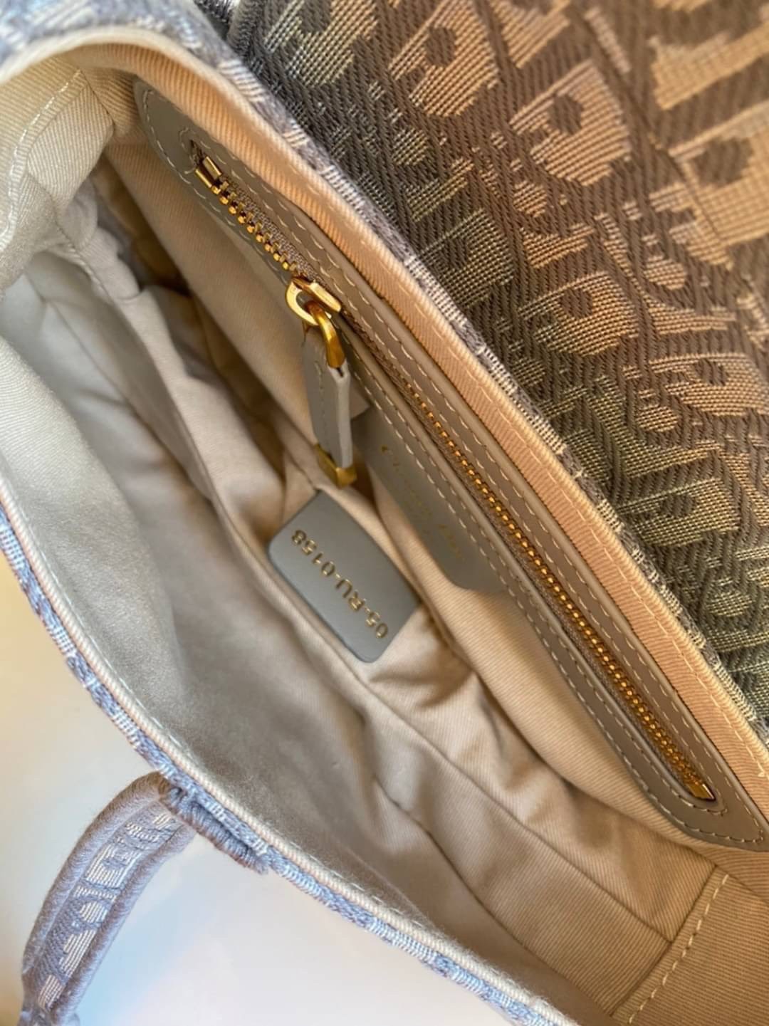 ORI หนังแท้ | Dior Saddle Bag Gray Dior Oblique Embroidery กระเป๋าสะพายทรงสวยไม่ซ้ำใคร กิมมิคในตัว ดูแพง ดีไซน์ย้อนยุค เรียบหรูเป็นเอกลักษณ์