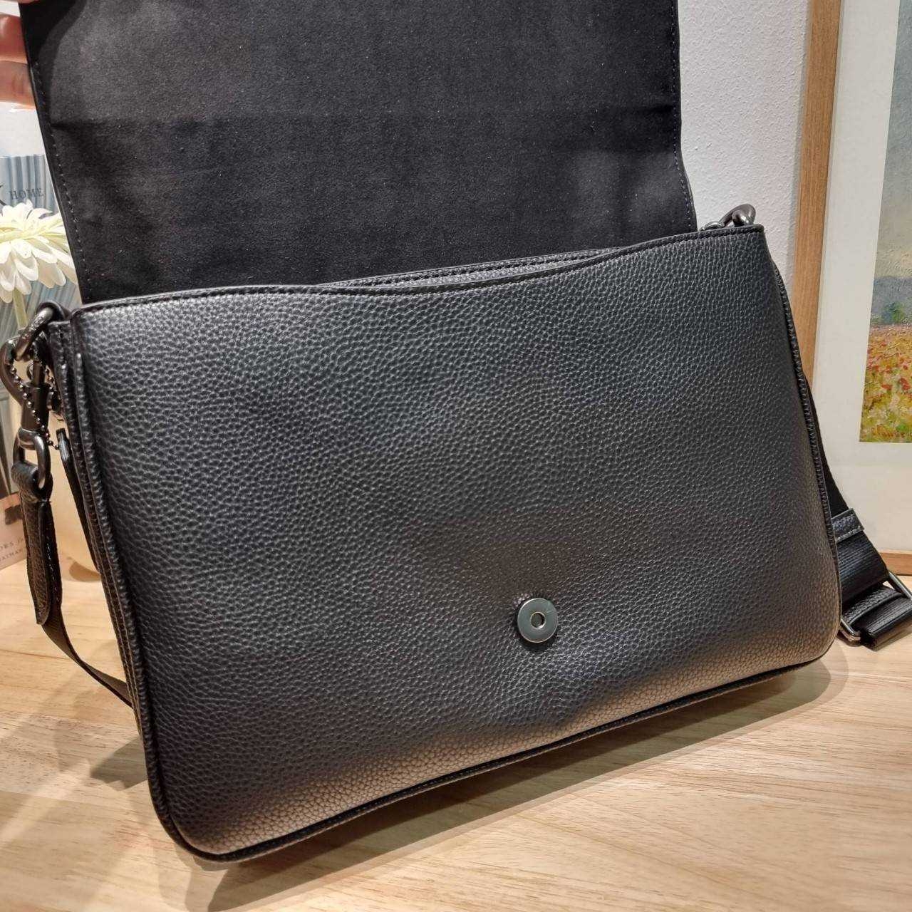 COACH Soft Tabby Messenger In Signature Canvas C8430 CH769 ไอเท็มที่หนุ่มๆต้องไม่พลาด กระเป๋าทรงแมสเซนเจอร์ใบใหญ่กำลังพอดี พร้อมด้วยสายสะพาย 2 เส้น