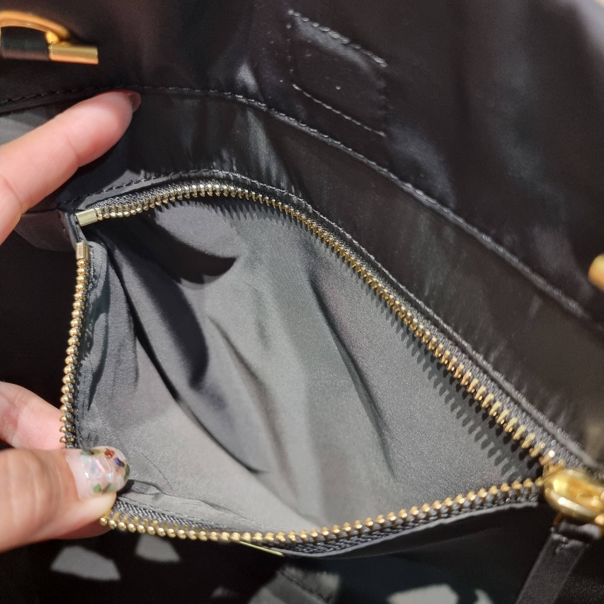 TORY BURCH Ella Chain Tote Bag / TORY TOTE NYLON BAG พร้อมส่ง 4 สี กระเป๋าสะพายทรงโท้ทใบใหญ่ จุของไปเลยแน่นๆ รูปทรงคลาสสิคชวนใช้ โดดเด่นด้วย patch โลโก้ แนะนำรีบสั่งใช้ไปสวยก่อนใครได้เลยน้า