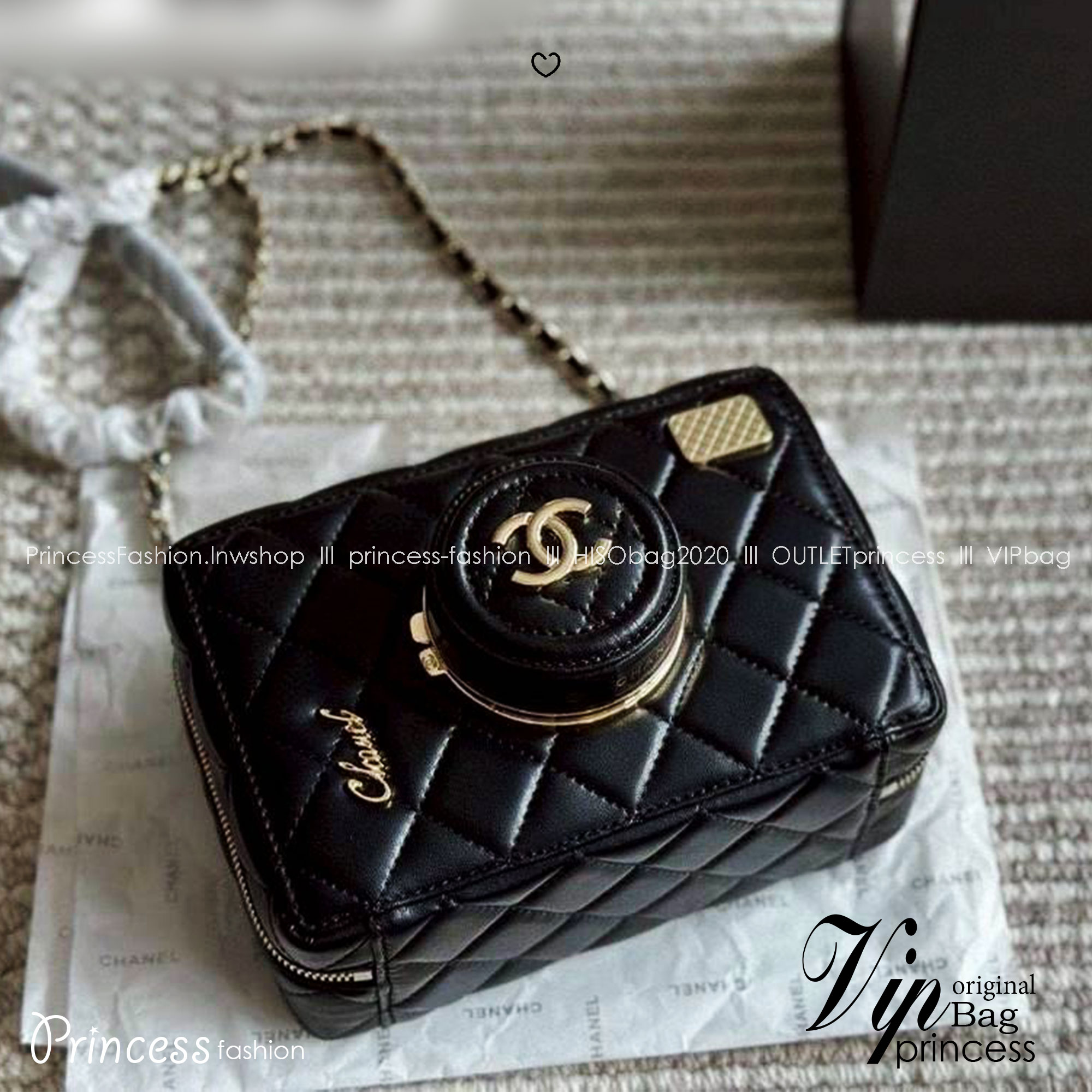 Chanel 24 camera bag Spring 2024 กระเป๋าสะพายทรงกล้อง เก๋มากสุดไอคอนิก ดีไซน์เป็นเอกลักษณ์ ดูแพงเกินเรื่อง มีความโดดเด่นดีไซน์คล้ายเลนส์ด้านหน้าเปิดเป็นกระจกได้
