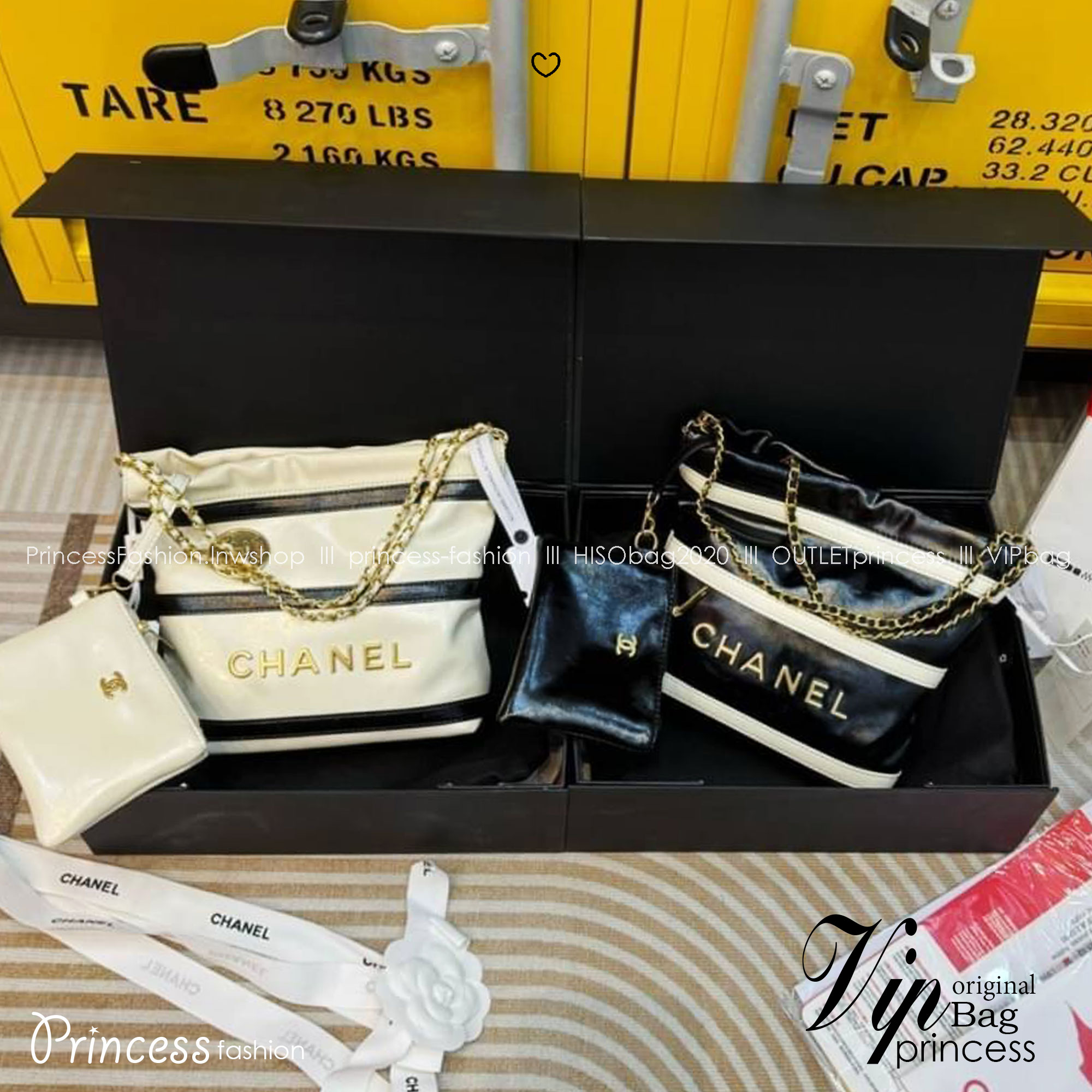 CHANEL 22 Shoulder Hobo Tote 2Tone กระเป๋าโฮโบทรงโท้ทมินิ สีใหม่ทูโทนตัดขาวดำ เกินต้านที่สุดกับไอเท็มนี้ ที่สาวๆหรือใครๆก็ต้องมีแล้ว!! น่ารักจริงจัง!!