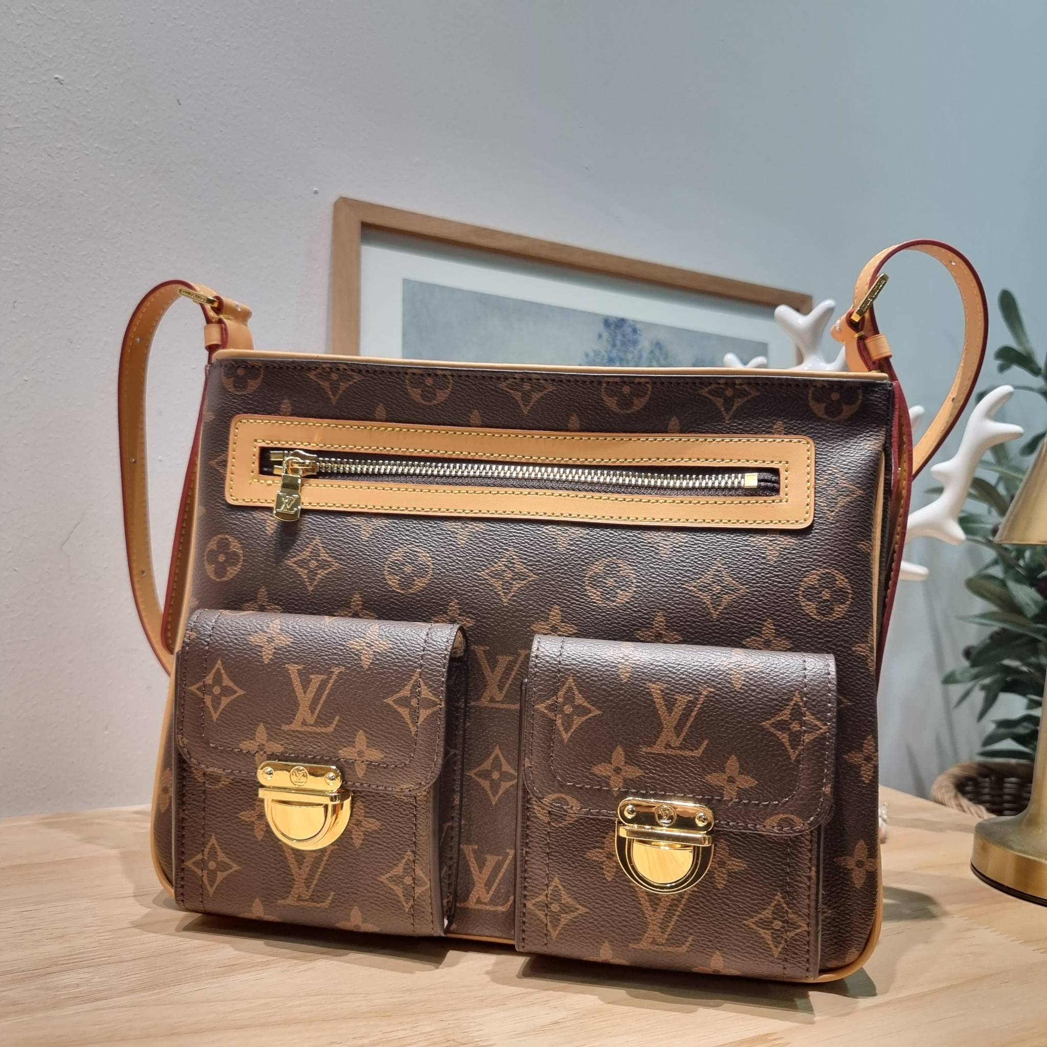 LV Hudson GM Monogram / LV hudson messenger bag กระเป๋าสะพายคลาสสิคทรงแมสเซนเจอร์ สวยอยู่ทรง ดีไซน์ไม่ซ้ำ ดีเทลหลากหลาย