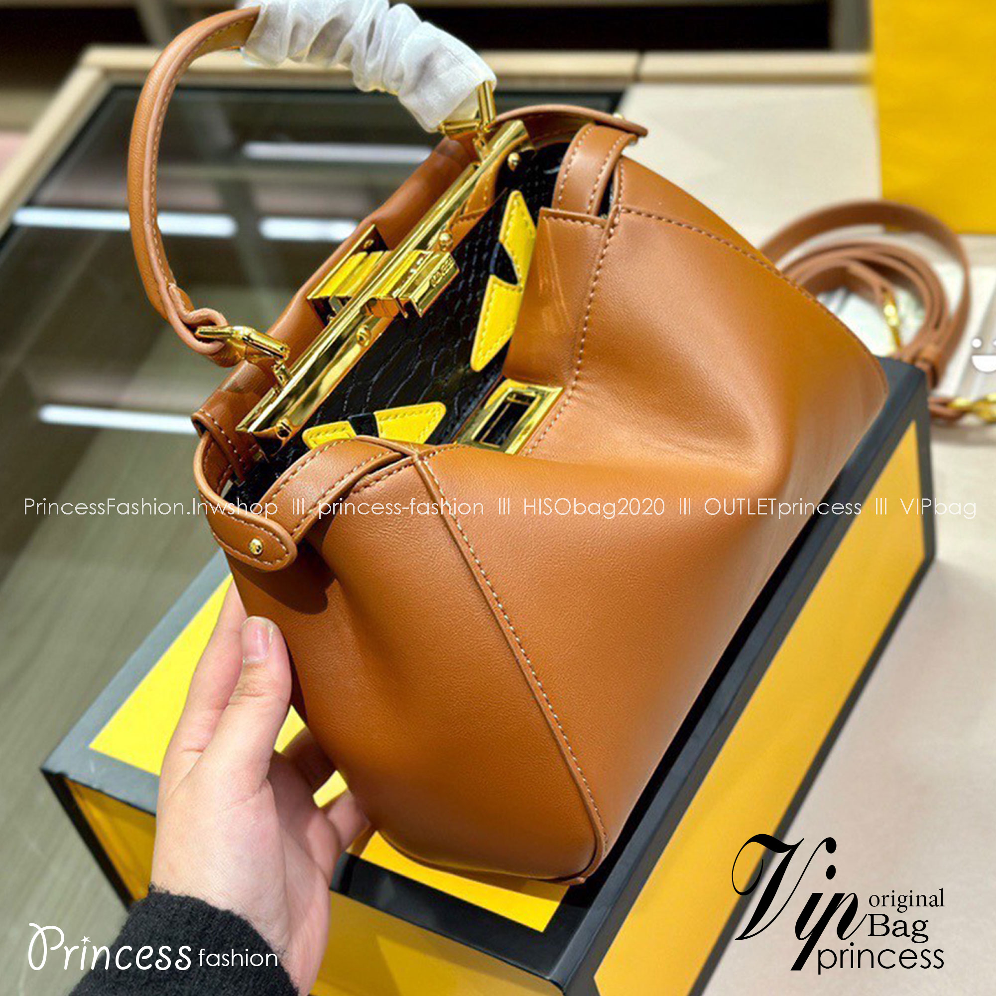 Fendi peekaboo Monster handle bag 9" กระเป๋ายอดนิยมของแบรนด์ ดีไซน์สวยเรียบหรูแฝงด้วยความเก๋ มาพร้อมสายยาว