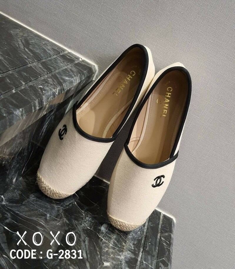 Chanel รองเท้าคัชชู ผ้าแคนวาส เรียบ สวย หรู ปักโลโก้แบรนด์ด้านข้าง หน้ากว้าง ใส่สบาย น้ำหนักเบา แมทส์ชุดง่าย