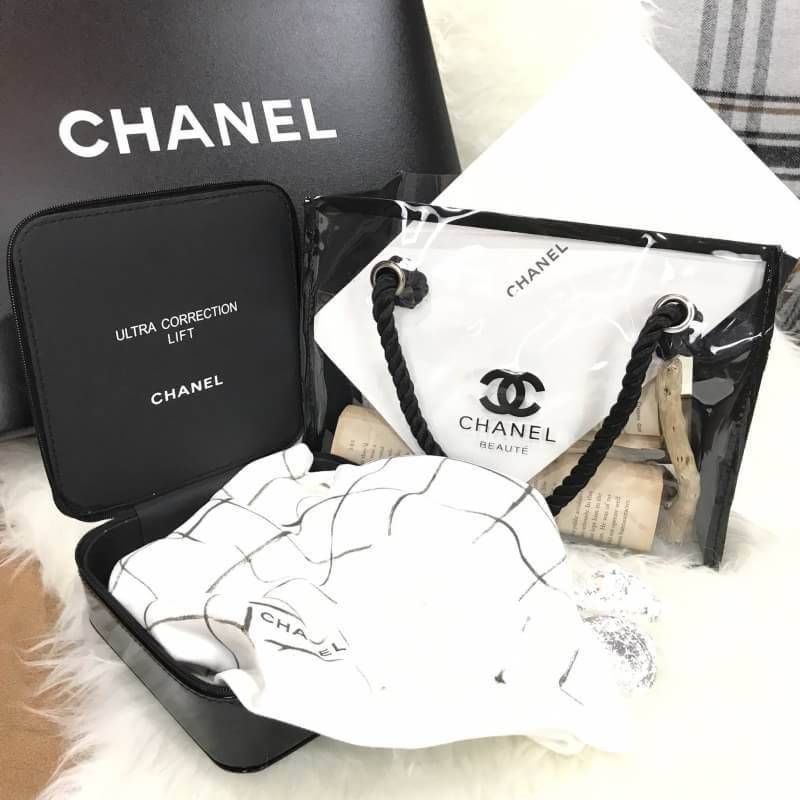 Best Gift Ideas!!! ห้ามพลาด! SET หายาก..น่าใช้น่าสะสม! Must Have! New Chanel VIP Beaute Clear Transparent Cosmetic Bag & Chanel Cosmetic Hard Case Square With Zip พรีเมี่ยมกิ้ฟของแท้ Limited Edition จากผลิตภัณฑ์ Chanel Lelift ของแท้นำเข้าจากเคาเตอร์ต่างปร