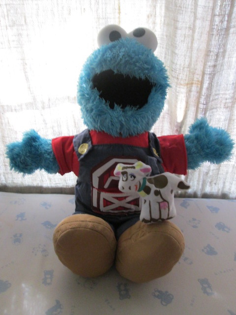 Fisher- Price Sesame Street Plush Talking Singing Farmer Cookie Monster Had A Farm ตุ๊กตามีเสียง พูดได้ สอนภาษามือสอง