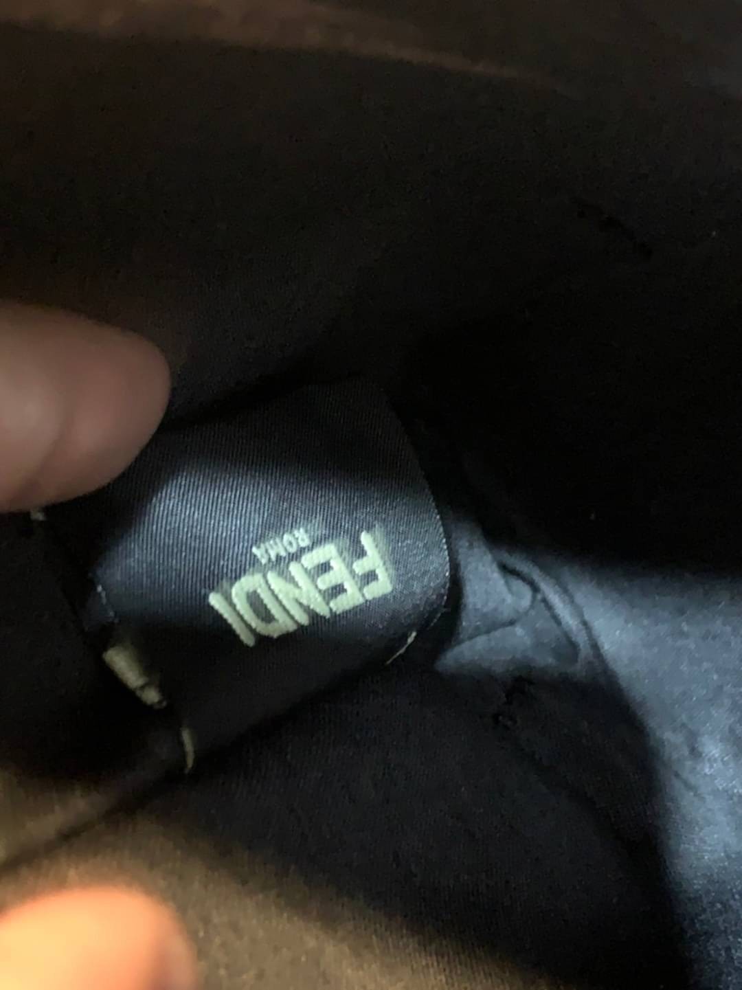 FENDI By The Way tote น้องงกลับมาแล้วว ใครรออยู่ห้ามพลาดจร้าา สวยๆอย่างนี้อดใจยังไงไหว!! กระเป๋ารุ่นที่ไม่ว่าจะใช้แบบหิ้วหรือสะพายข้างก็สวยทุกลุค แถมแมทกับชุดได้ง่าย เหมาะกับทุกๆวัน สินค้าพร้อมส่ง มีจำนวนจำกัด