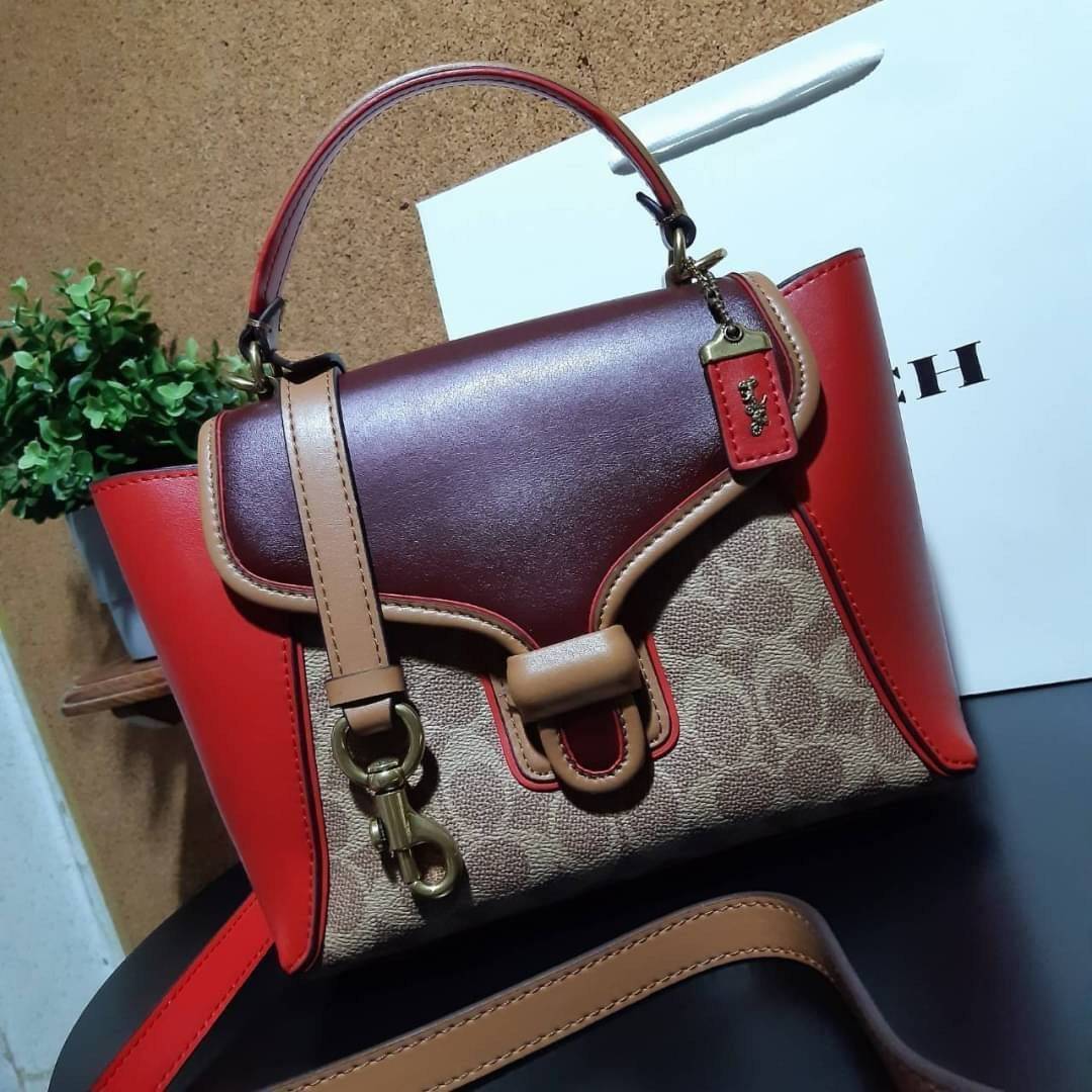 COACH COURIER CARRYALL 23 IN COLORBLOCK SIGNATURE CANVAS พร้อมส่ง 7 แบบ พร้อมส่ง ลุคดูไฮสุดๆค่ะ! กระเป๋าสะพายหนังหรูหราและคลาสสิค หนังแท้ชั้นดีที่สุด น้ำหนักเบา หนังสวยมากก สัมผัสแล้วหลงรักแน่นอนจ้าา😘