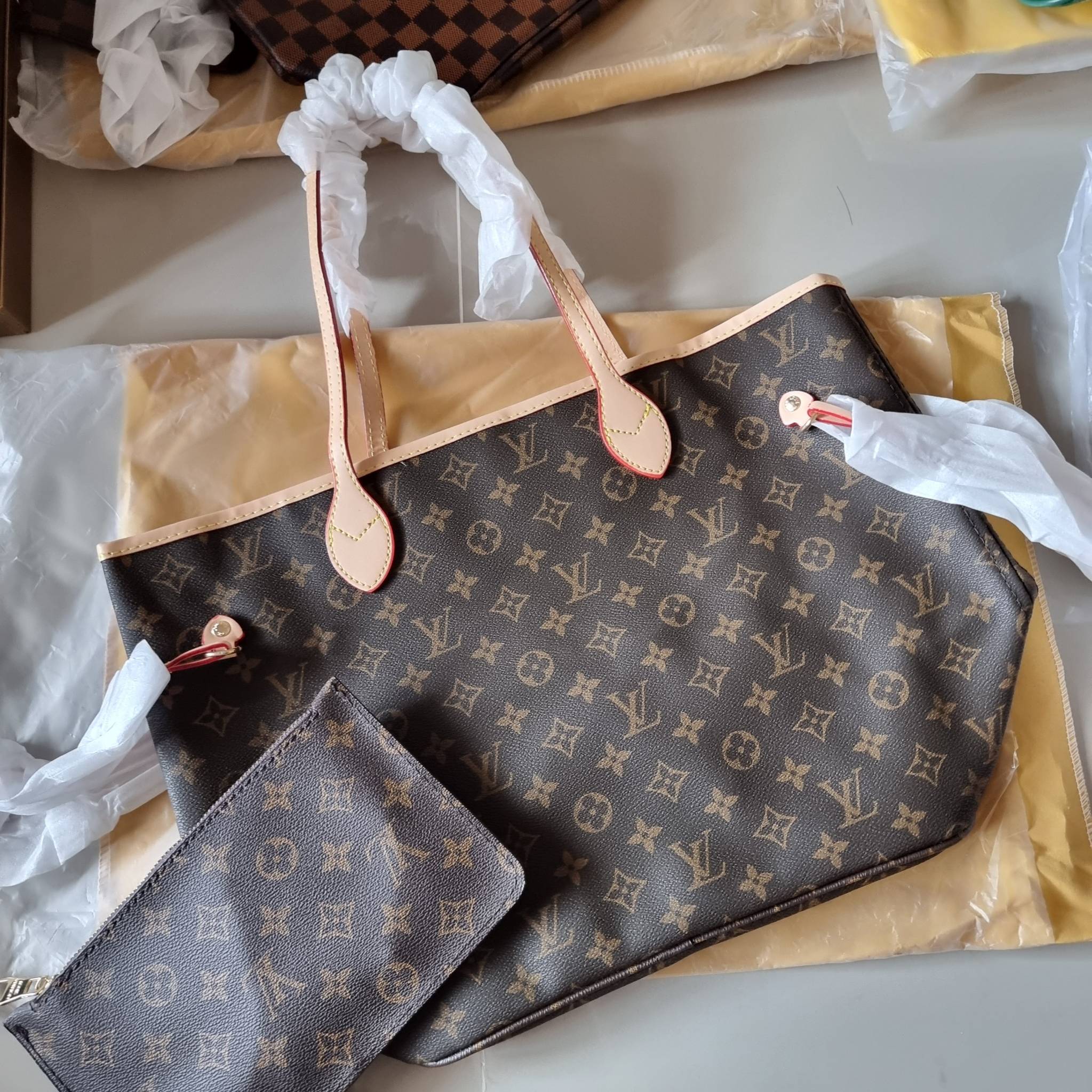 LV Neverfull Monogram / LV 2IN1 TOTE SET กระเป๋าสะพายไหล่ใบใหญ่ทรง tote มาพร้อมใบลูก คลาสสิคที่สุด เป็นอีกรุ่นที่มีคนใช้กันทั่วบ้านทั่วเมือง ฮิตแบบไม่ต้องพูดเยอะ