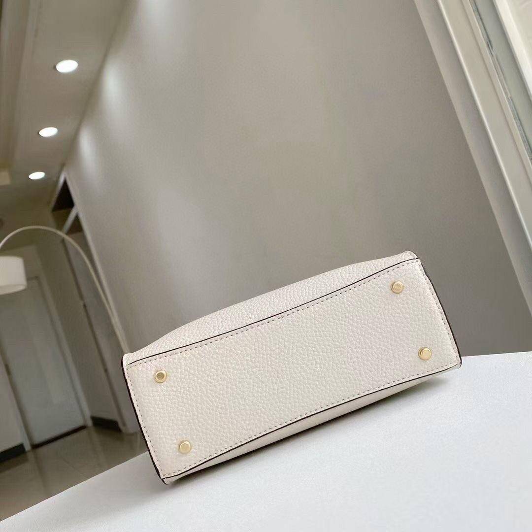 ของแท้ 💯% 】Tory walker Micro Satchel กระเป๋าถือหรือสะพายไหล่ วัสดุหนังแท้ ด้านหน้าประดับโลโก้แบรนด์ อะไหล่ทองสวยหรู