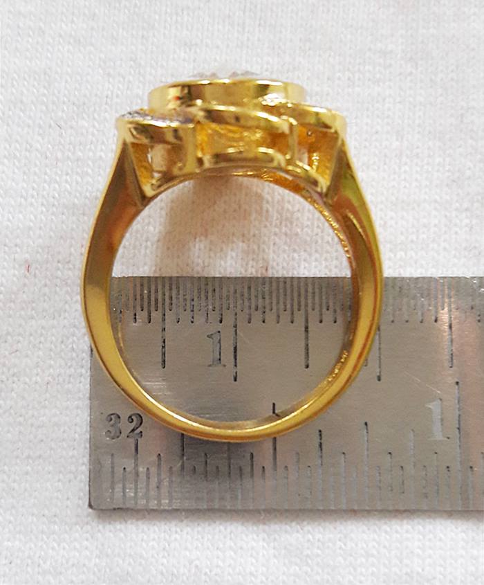 แหวนกังหัน4ใบ รุ่นดอกไม้ เสริมดวงเนื้อทองเหลืองชุบทองประดับเพชรค่ะ