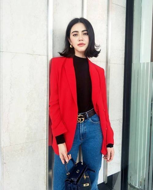 GUCCI BELT / GG belt 3.5cm เข็มขัดสีดำสุดคลาสสิค รุ่นโลโก้ ใหญ่ เรียบง่าย ผู้ดี เป็นซิกเนเจอร์ ด้วยดีไซน์ double buckle อะไหล่สีทองวินเทจ ทำให้ใช้งานเป็น everyday use ได้เลย วัสดุหนังสวย พร้อมออริจินัล box ที่สุดของการคอมพลีทลุทด้วยเข็มขัดเส้นนี้เส้นเดียว