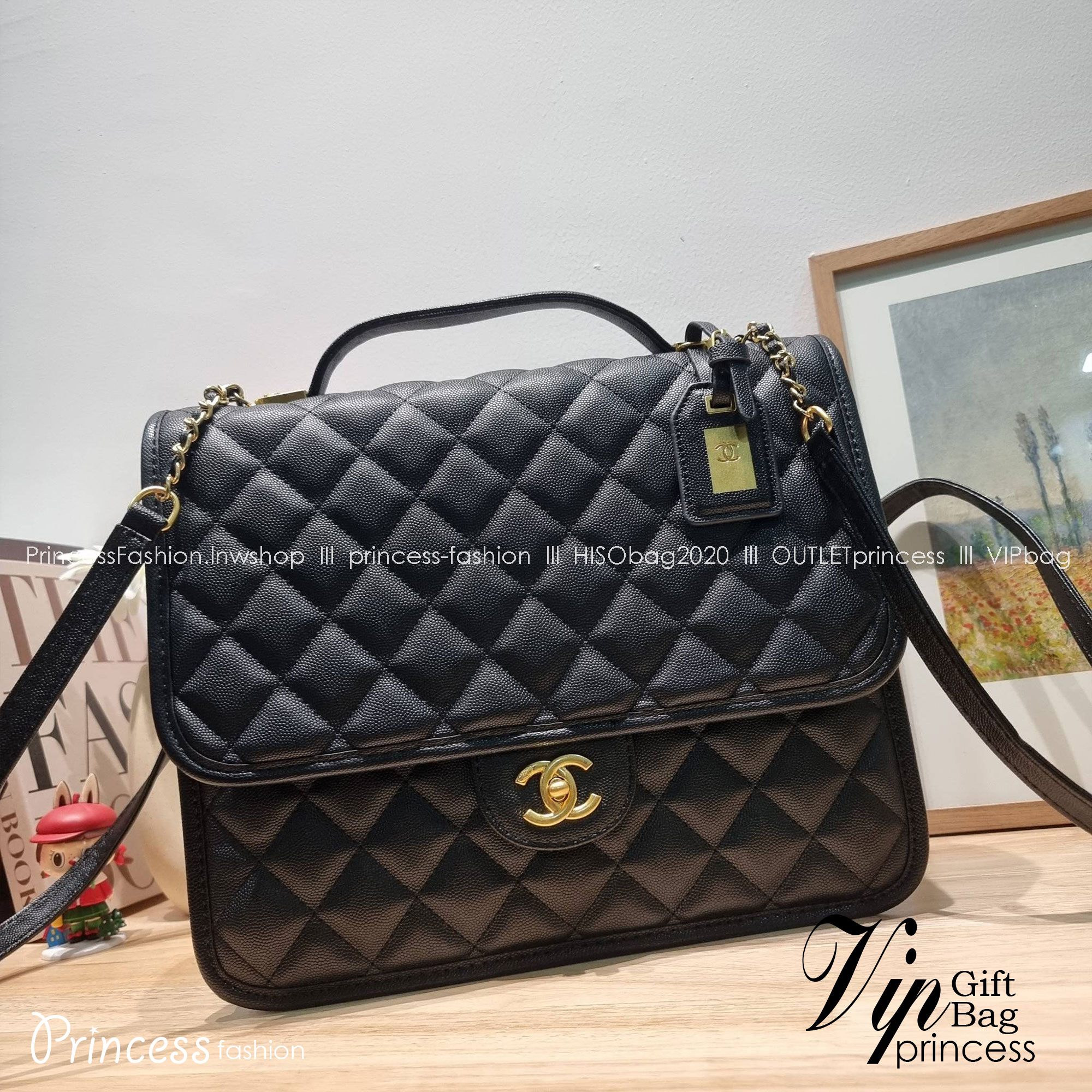 Chanel 22k backpack ที่สุดของไอเท็มที่ตัวแม่ยังต้องมี กับกระเป๋าสะพายทรงเป้ ดีไซน์สุดชิค รูปทรงสวยเป็นเอกลักษณ์ ใบใหญ่จุของคุ้ม สะพายออกทริปไปเที่ยวได้สบายๆ วัสดุหนังลายคาเวียร์ ผิวสัมผัสดี