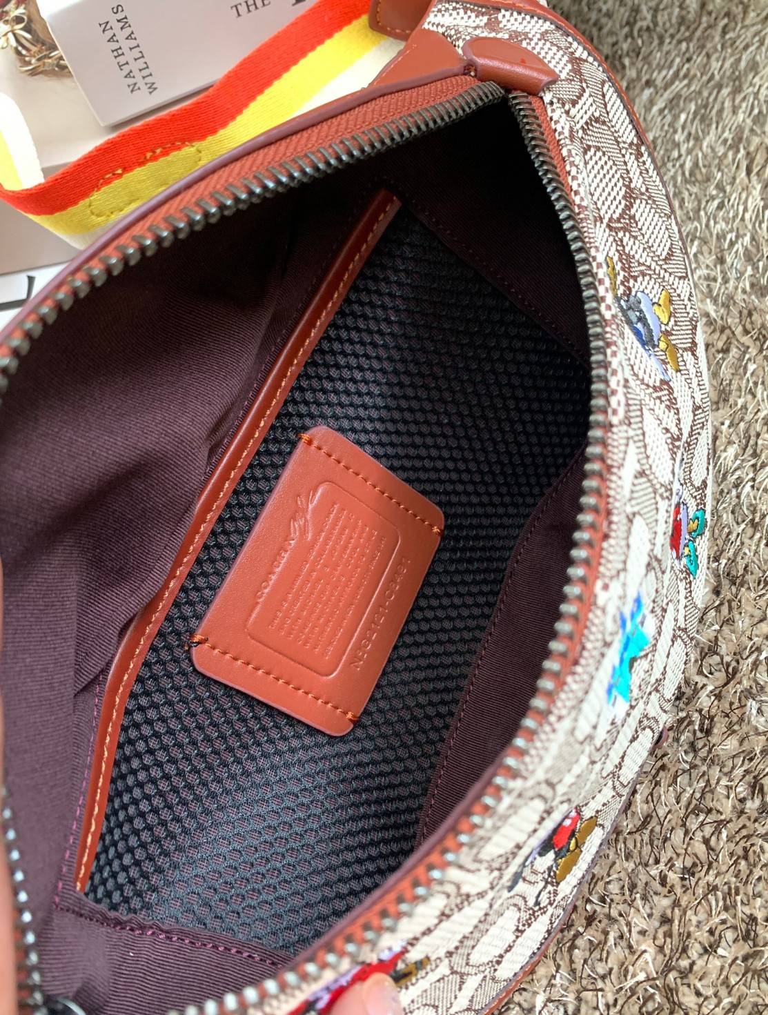 การ์ตูนน่ารักๆ งานปักเน้นๆ สวยงามมากๆค่ะ COACH X DISNEY LEAGUE BELT BAG IN SIGNATURE TEXTILE JACQUARD WITH MICKEY MOUSE AND FRIEND EMBROIDERY ((C8491)) 🌍พร้อมส่งค่ะ! ใช้ได้ทั้งหญิงและชาย