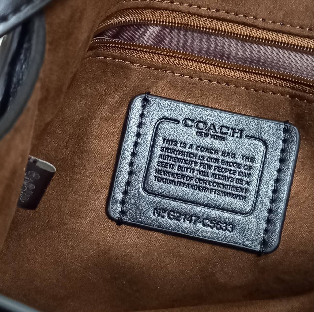 COACH BRYNN FLAP CROSSBODY IN SIGNATURE CANVAS (COACH C5633)🍁สวยหรู ทะลุ เกินเบอร์มาก//กระเป๋าสะพายข้าง หรือจะถือเป็นครัชก็เก๋แบบเลิศๆ>> มีสายยาวถอดได้ ปรับระดับได้ //วัสดุหนังแคนวาส ตกแต่งดีเทลหรูด้วยหนังแท้ และอะไหล่สีทอง งานสวย คมกริบ //เ