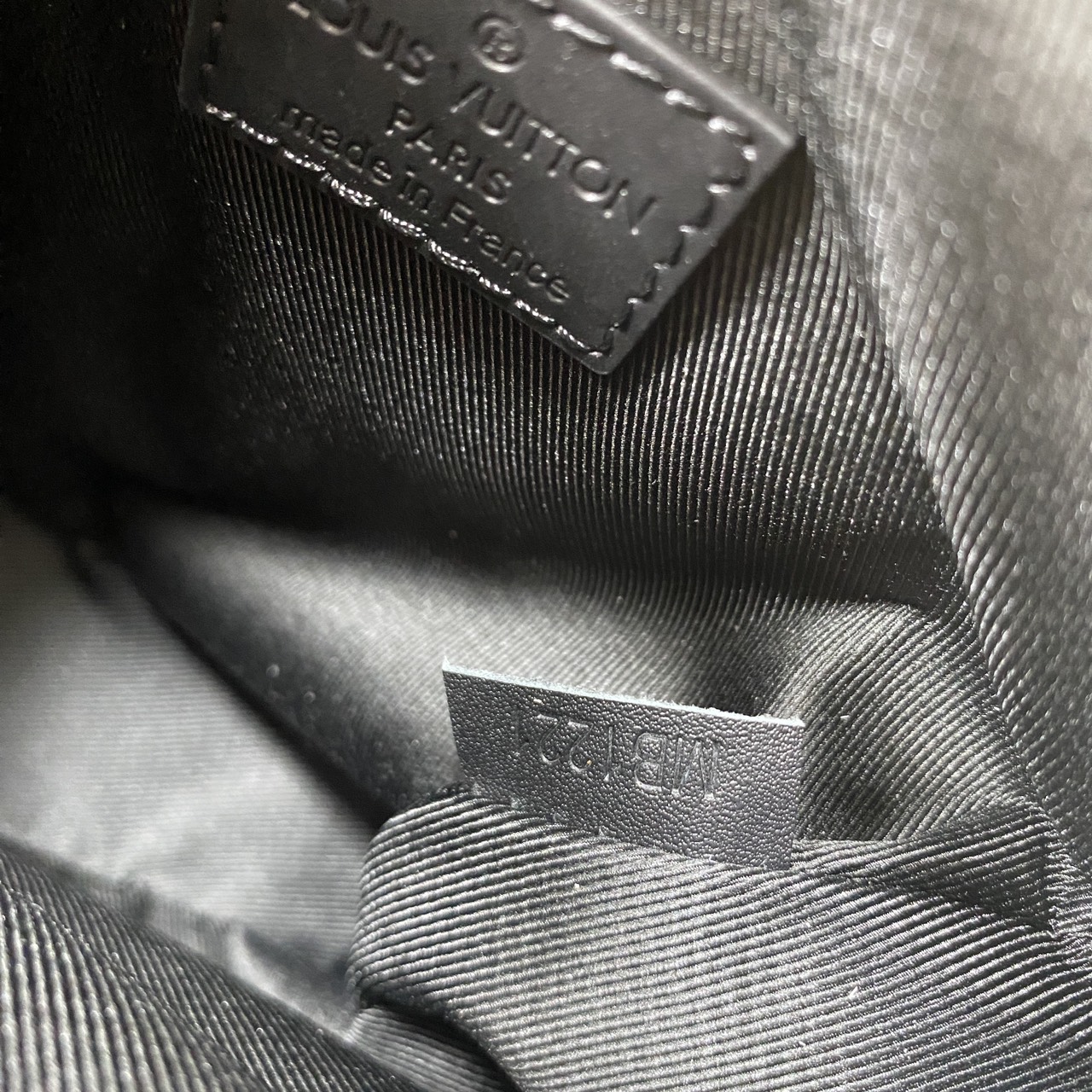 TOP ORI หนังแท้ | LV Getaway Messenger Bag กระเป๋าสะพายทรงแมสเซนเจอร์ ขนาดกะทัดรัดเพรียวบางตอบโจทย์การใช้งานเป็นได้ทั้งกระเป๋าเพาช์และกระเป๋าแมสเซนเจอร์ งานหนัง Monogram Shadow ผสานการประทับลาย Monogram อย่างกลมกลืน