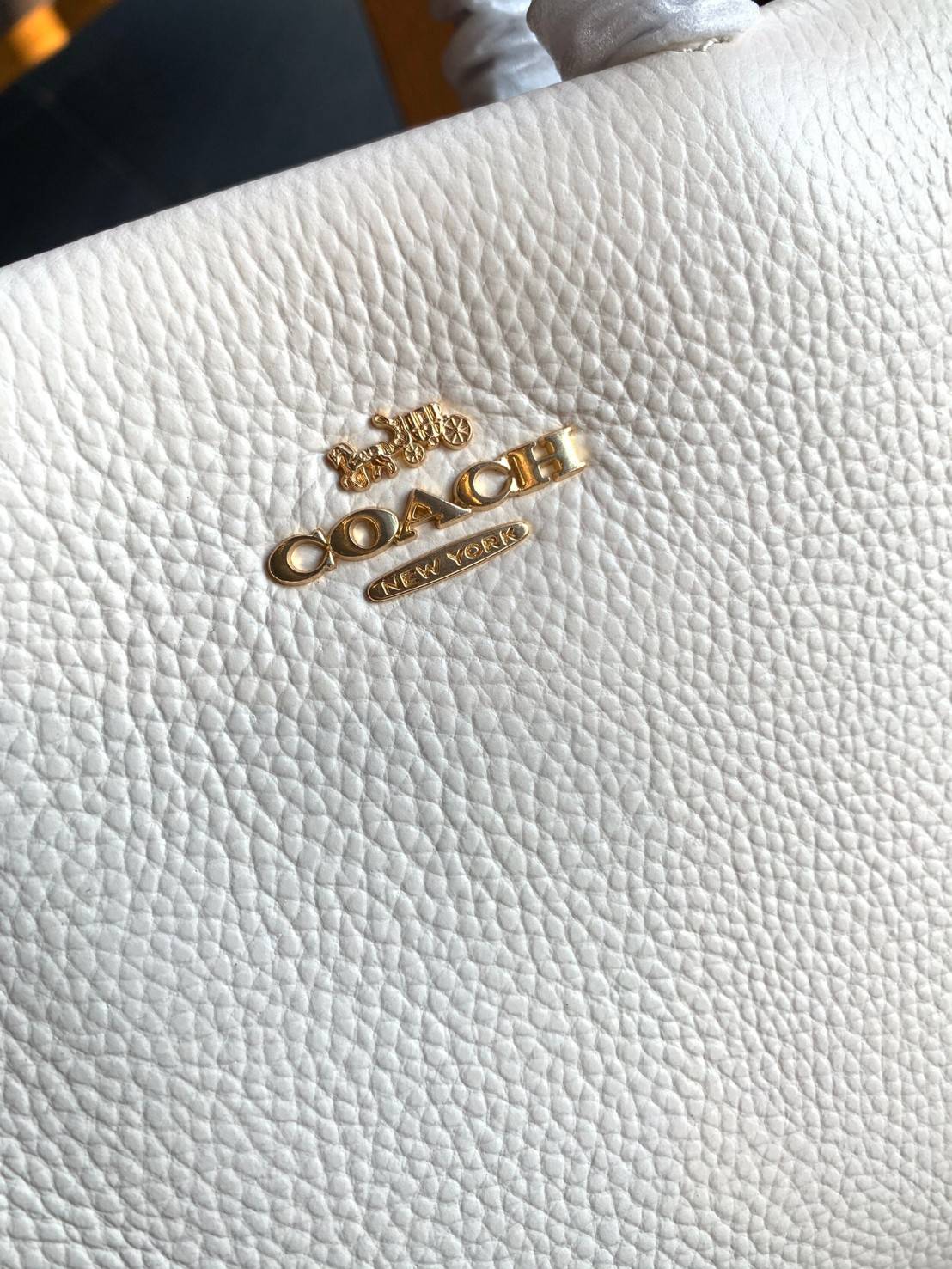 OUTLET COACH MINI CALLY CROSSBODY IN SIGNATURE ((5693//2134//2183)) พร้อมส่งที่ไทยทันที! กระเป๋าสะพายครอสบอดี้ร์ หนังแท้นิ่มอย่างดีค่ะ