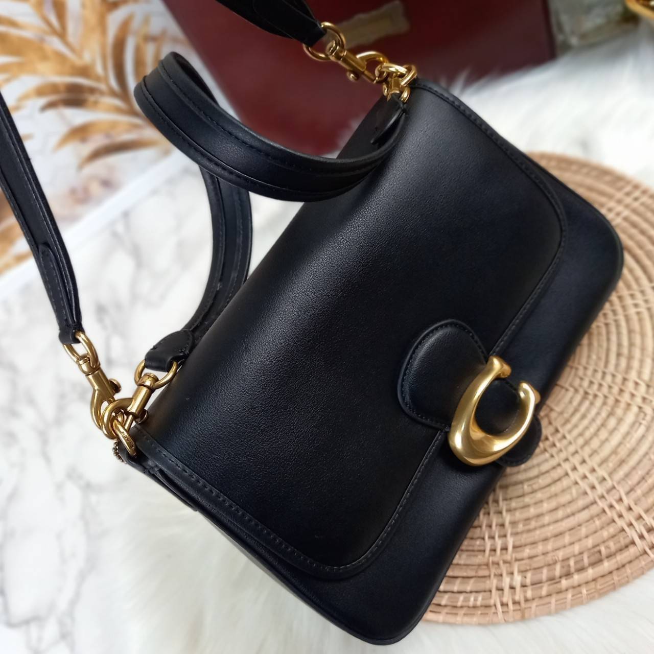 COACH SOFT TABBY SHOULDER BAG (C4823//C5261) กระเป๋าถือ กระเป๋าสะพาย ที่ใครๆก็เข้าถึงได้ หรูหรา คลาสสิค ลุคเรียบร้อย แต่ความสวยไม่น้อย! ดาเมจความลุคผู้ดีรุนแรงมาก!!เกินต้าน!!// วัสดุหนังแท้ทั้งใบ หนังเรียบ หนังนิ่มมากๆ อยู่ทรงสวยมากๆด้วย// ด้านในโล่งกว้าง