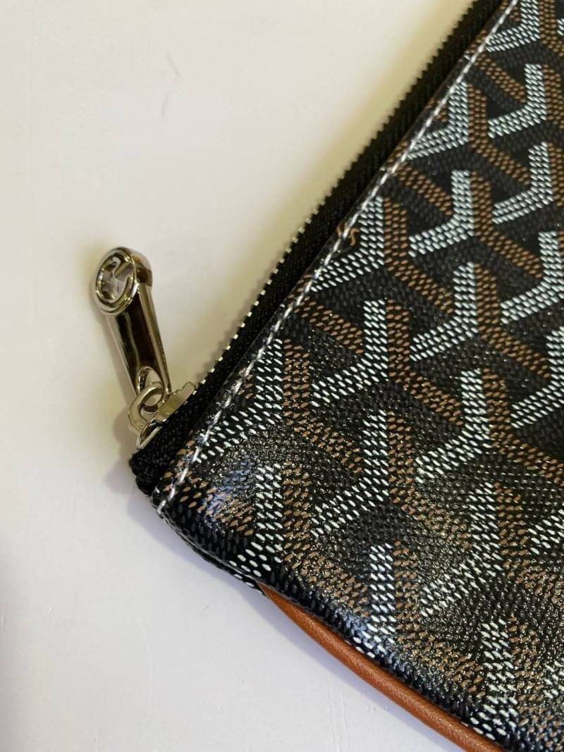 VIP GIFT 】GOYARD Clutch Bag รุ่นแนะนำ ดีไซน์สวยโดดเด่น ภายในโล่งกว้าง ใส่เอกสาร A4 ของใช้สัมภาระได้เยอะจุใจ น้ำหนักเบา ใช้ได้ทั้งชายและหญิง พร้อมส่งที่ไทยไม่ต้องรอพรีฯ ห้ามพลาดนะคะ!