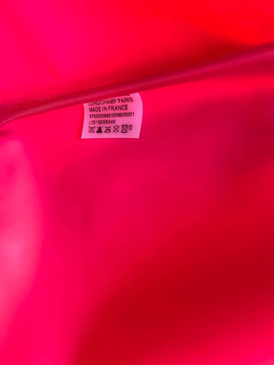 8สี พร้อมส่ง Longchamp LE PLIAGE NÉO TOP HANDLE BAG (medium size) อีกหนึ่งรุ่นยอดนิยม ที่สาวๆ ต้องมีไว้เก็บไว้สักใบ กระเป๋าโท้ทใบนี้ มาพร้อมกับสีที่มีสไตล์เรียบง่าย มีสายสะพายยาวปรับสั้นยาวได้ช่วยให้คุณสามารถสะพายไหล่ได้อย่างสบาย ในตัวสายปักโลโก้อันเป็นสั