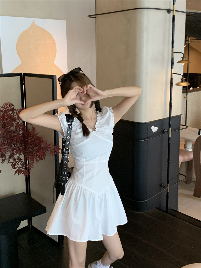 พร้อมส่ง 🍓 Butter croissant dress เดรสคอวีแขนสั้นสีขาว (IN38690)