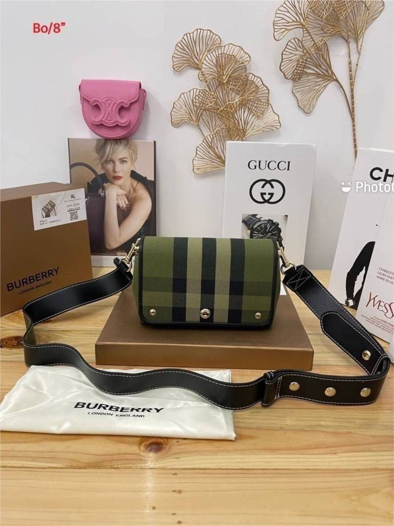 BURBERRY FRAGRANCES CROSSBODY BAG / BURBERRY SMALL CHECK CANVAS AND LEATHER TB BAG สีเขียวเหนี่ยวทรัพย์!! สีเข้าใหม่ คอลเลคชั่นที่ปังตลอดปี รอบนี้ออกแบบสไตล์ผู้ดีอังกฤษ
