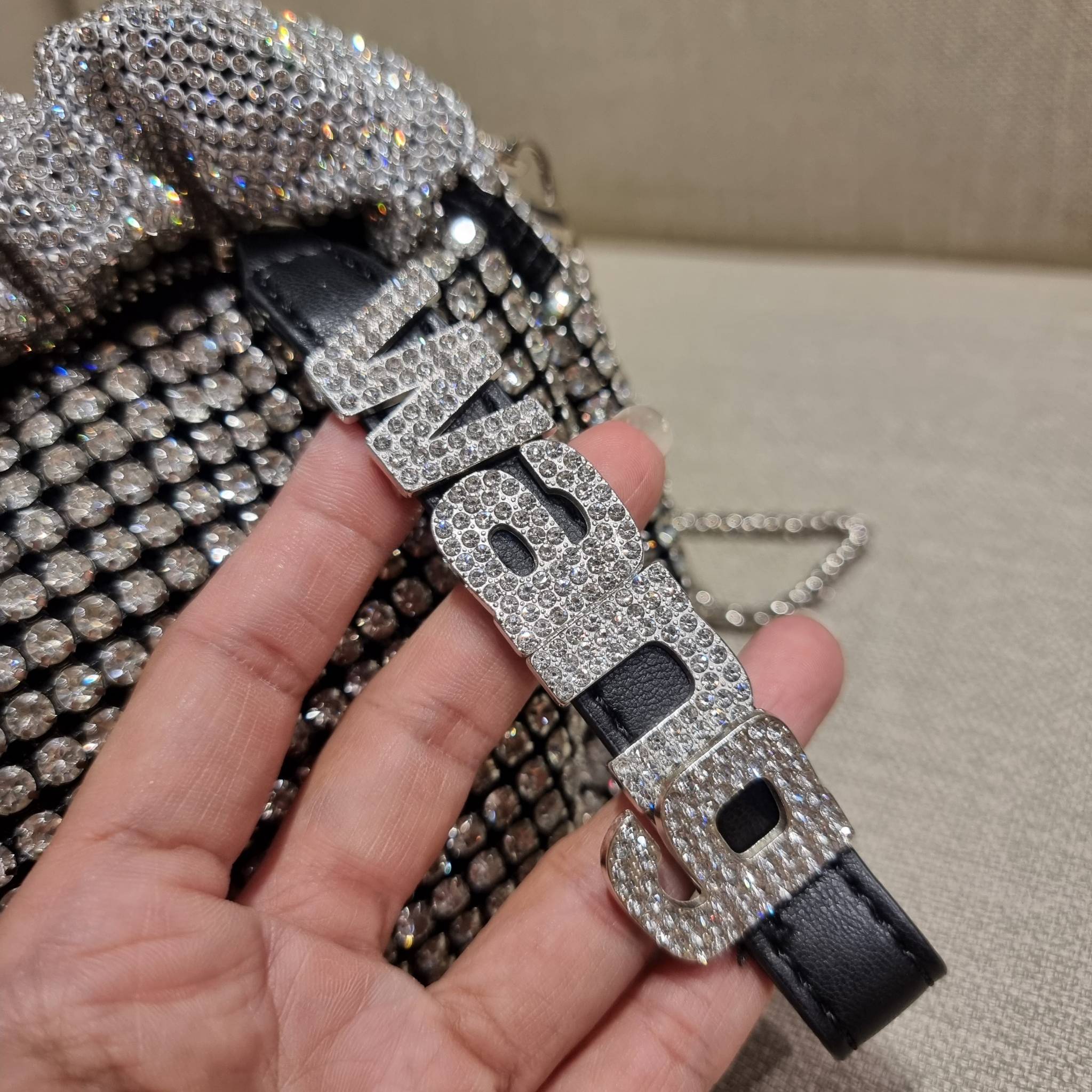 ALEXANDER WANG EXCLUSIVE POUCH IN RHINESTONE MESH ใหม่ล่าสุด เอ็กซ์คลูซีฟไอเท็ม ที่หรูเลิศกว่าใคร กระเป๋าพอชตกแต่งพลอยเทียมรอบใบ ยันหูจับ!! หรูหรา โดดเด่น ดูแพง ด้วยการตัดเย็บเรียงร้อยลงบนตาข่ายเนื้อละเอียด ทำให้ดูดีมีราคางดงามจริงๆ ดีไซน์ทรงพอช ถือใช้งาน