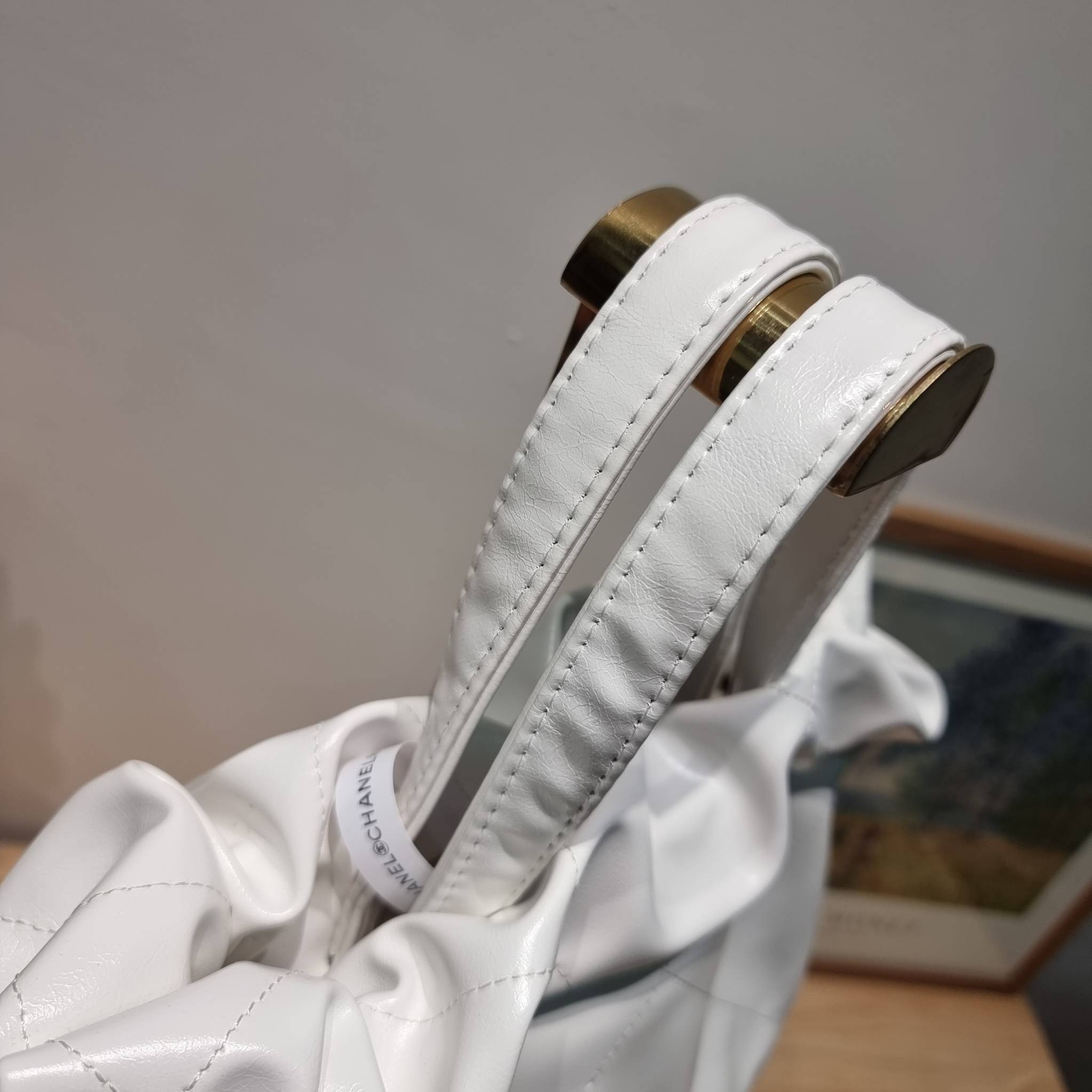 Chanel 22 large backpack เกินต้านที่สุดกับไอเท็มนี้ ที่รอบนี้จัดหนักให้ไปเลยกับไซส์ใหญ่สุด กระเป๋าทรงแบคแพค สะดวกใช้งานมากๆ