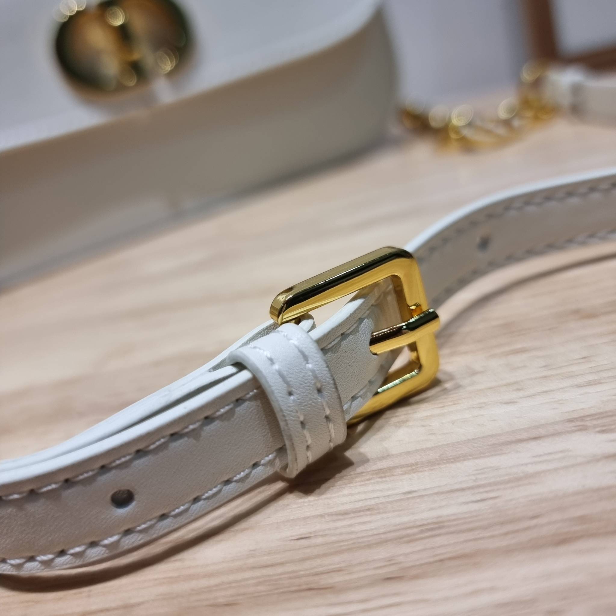 DIOR 30 MONTAIGNE AVENUE BAG สวยหรู ดีเทลแพง ต้องยกให้ไอเท็มนี้เลย กับกระเป๋าสะพายข้าง รุ่นที่ใครเห็นเป็นต้องรัก