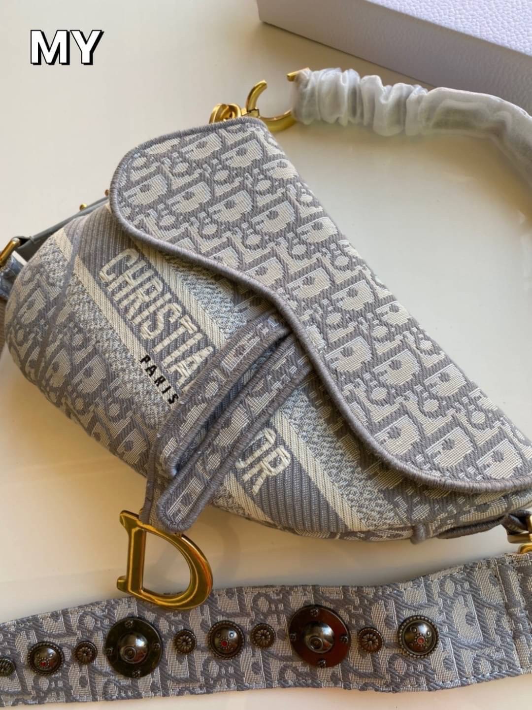 ORI หนังแท้ | Dior Saddle Bag Gray Dior Oblique Embroidery กระเป๋าสะพายทรงสวยไม่ซ้ำใคร กิมมิคในตัว ดูแพง ดีไซน์ย้อนยุค เรียบหรูเป็นเอกลักษณ์