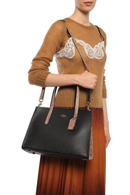 COACH CHARLIE CARRYALL IN SIGNATURE CANVAS (31210) ðšāđāļĢāļĩāļĒāļāļŦāļĢāļđ āļāļĨāļēāļŠāļŠāļīāļ//āļāļĢāļ°āđāļāđāļēāļāļ·āļ āļāļĢāļ°āđāļāđāļēāļŠāļ°āļāļēāļĒ āļāļĢāļ TOTE āļŠāļļāļāļŦāļĢāļđāļŦāļĢāļē āļāļĩāđāļāļāđāđāļāđ āđāļĄāđāļāļģāđāļ// āļ§āļąāļŠāļāļļāđāļāļāļ§āļēāļŠ āļāļŠāļĄāļŦāļāļąāļāđāļāđāļāļļāļāļ āļēāļāđāļĒāļĩāđāļĒāļĄ āļĢāļđāļāļāļĢāļāđāļāļāđāļāđāļ āļĨāļēāļĒ SIGNATURE āļŠāļ§āļĒāļĄāļēāļ// āļāđāļēāļāđāļāļĄāļĩ 2 āļāđāļāļāđāļĨāđāļāļāļ§āđāļēāļ āđāļĨāļ°āļāļĩāļ 1 āļāđāļāļāļāļīāļāļ