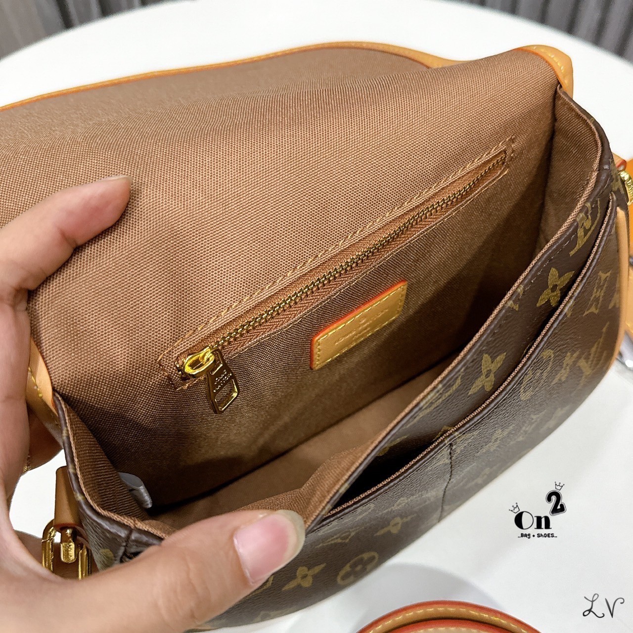 LV Menilmontant Monogram Canvas Bag / LV Crossbody bag กระเป๋าสะพายวินเทจ พิมพ์ลายโมโนแกรมสุดหรู คลาสสิคงานดีมาก รูปทรงใช้งานง่าย ภายในจุของได้เยอะ ขนาดกำลังสวย ใช้เป็น every ได้เลยค่ะ