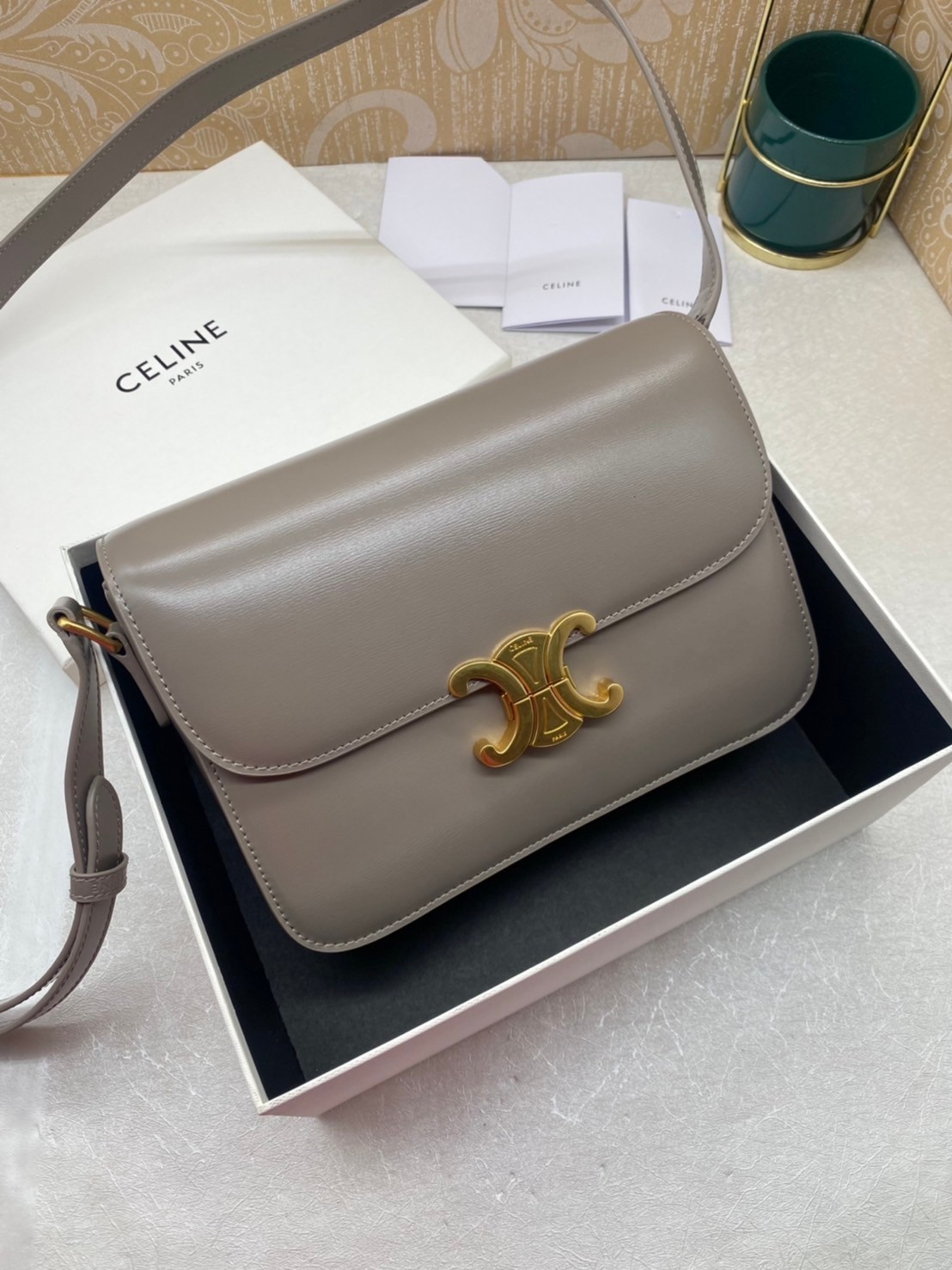 MEDIUM 22cm : CELINE CLASSIQUE TRIOMPHE BAG IN SHINY CALFSKIN / Celine Triomphe Bag / Celine Bag พร้อมส่ง 10 สี เกรดออริ 1:1 กระเป๋าแบรนด์หรูที่ควรมีแห่งปี