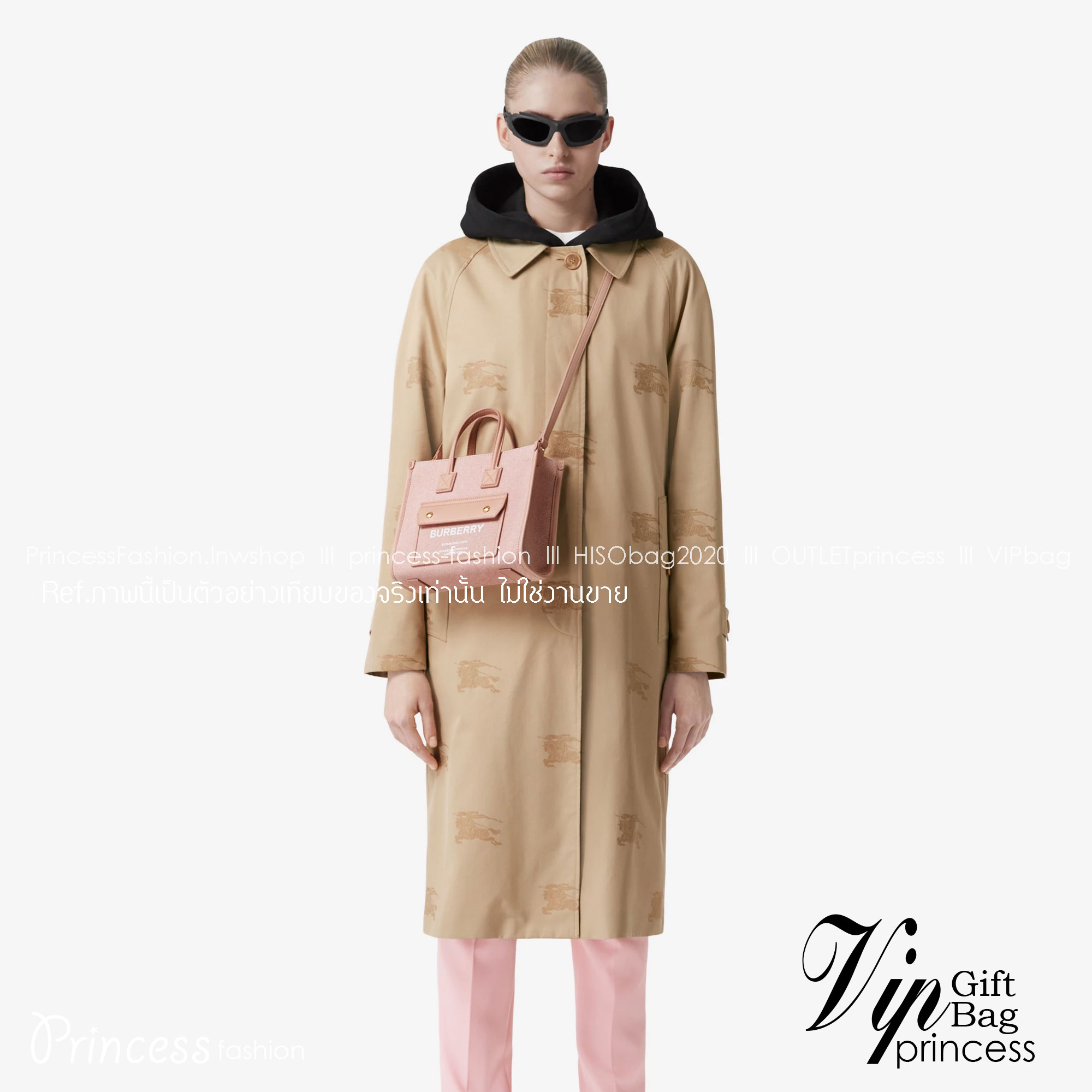 BURBERRY Mini Freya Tote in Bright Red/dusky Pink / BURBERRY FRAGRANCES MINI TOTE BAG ตัวกระเป๋าเป็นผ้าตัดหนัง Lambskin นิ่มสวยหรูดูดี สีสันพาสเทล💖🐻 **น่ารักมากๆ มีช่องกระเป๋าหน้าเล็กให้1ช่อง ภายในช่องหลักโล่งกว้าง