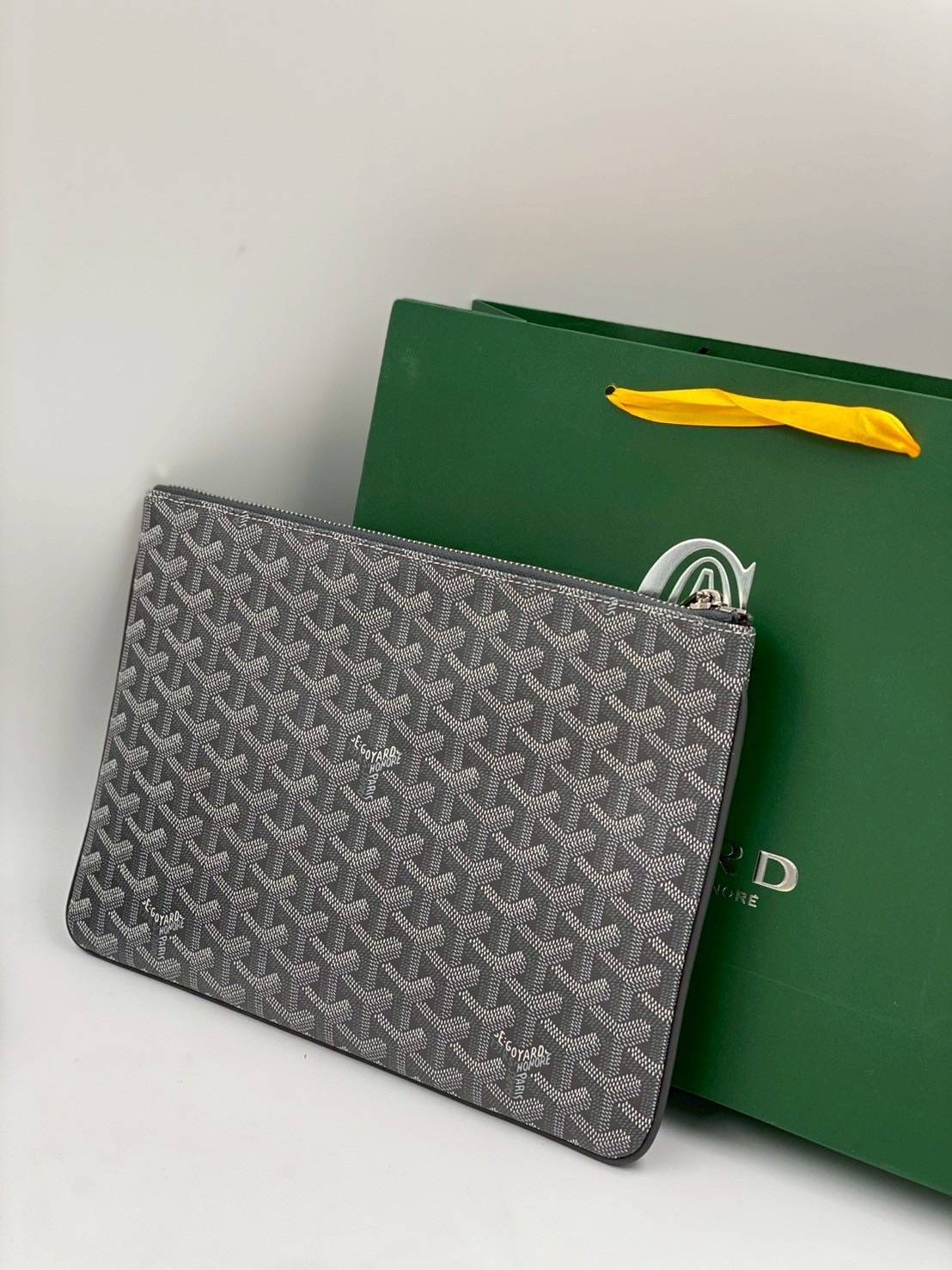 ORI หนังแท้ | GOYARD Senat MM Pouch / GOYARD Clutch Bag กระเป๋าทรงพอชคลัช ใช้เป็นกระเป๋าจัดระเบียบสำนักงานได้ เหมาะสำหรับใส่เอกสารขนาด A4, จัดระเบียบสิ่งของในกระเป๋า หรือใช้เป็นกระเป๋าคลัตช์สำหรับใช้ในชีวิตประจำวัน