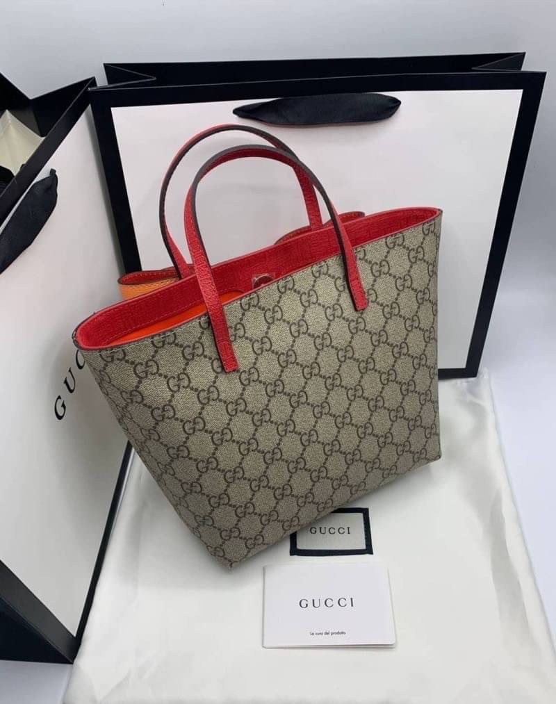 รวมแบบ GUCCI Children's tote bag / Gucci kid tote / Gucci bag พร้อมส่งสต๊อกแน่น กับกระเป๋าโท้ทคิดท์ ไซส์น่ารักน่าใช้ ฮอตไม่หยุด เด็ดทุกดีไซน์ มีลายเข้าใหม่มากกว่าในรูปนะคะ **สินค้าเกรดออริจินอล 1:1 สลับแท้ งานสวยตามรูป ภาพถ่ายจากงานขายจริง ใช้งานต่าง
