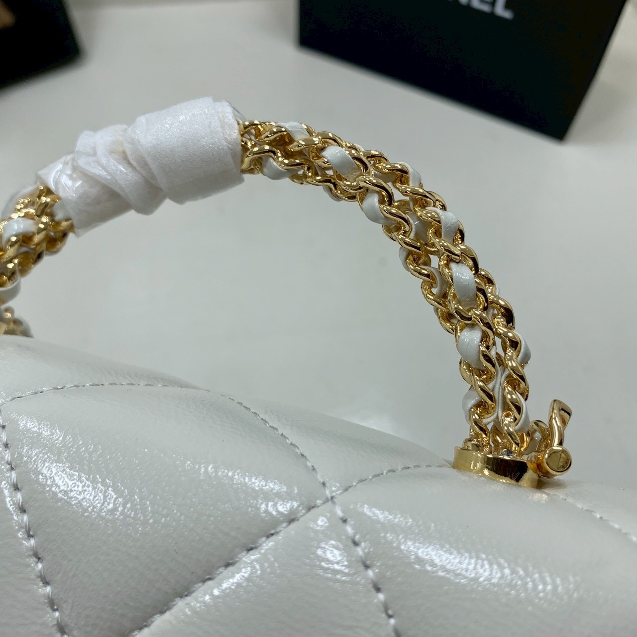 ORI หนังแท้ | Chanel Small Flap Bag with Top Handle 20cm กระเป๋าสะพายดีไซน์คลาสสิก หูจับแต่งโซ่สีทองหรูหรา เรียบหรูดูแพง