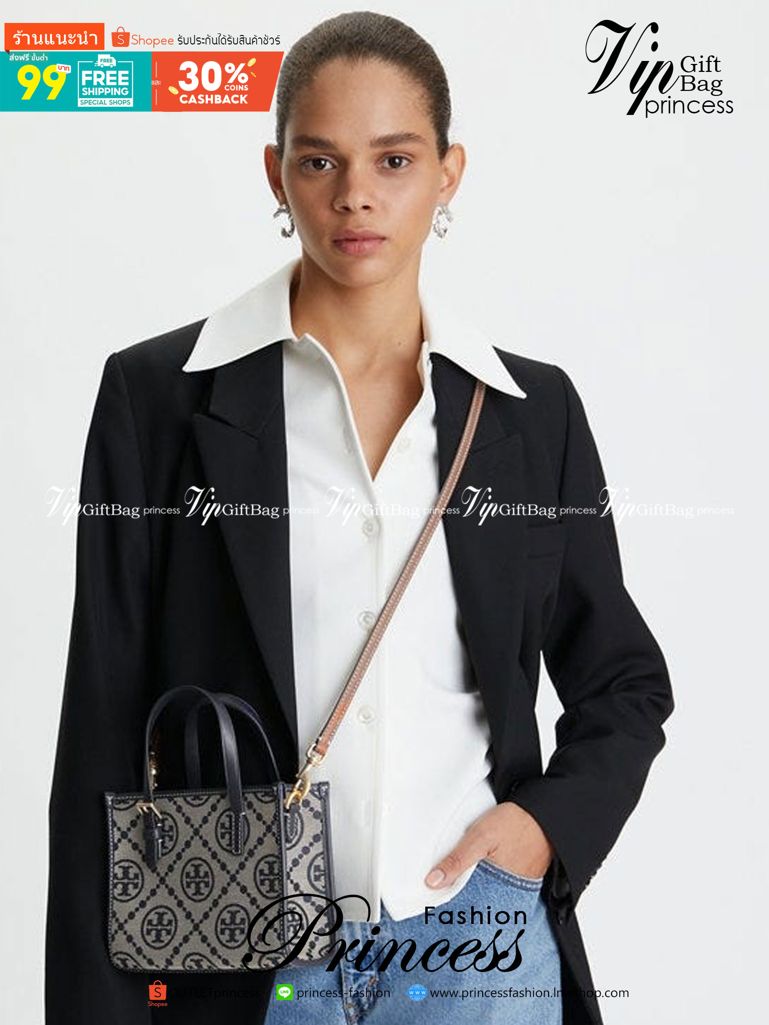 Tory Burch Mini T Monogram Square Tote / TORY BURCH Shopper Tote Bag 19cm ใบเล็ก กระเป๋าทรงโท้ท รุ่นใหม่ Square Tote ตกแต่งขอบด้วยหนังหรู มาพร้อมช่องเก็บของที่จุของได้มากมาย และสายจับกระเป๋าที่สามารถสะพายขึ้นไหล่ เหมาะสำหรับการใช้งานหลากหลายรูปแบบ รังสรรค