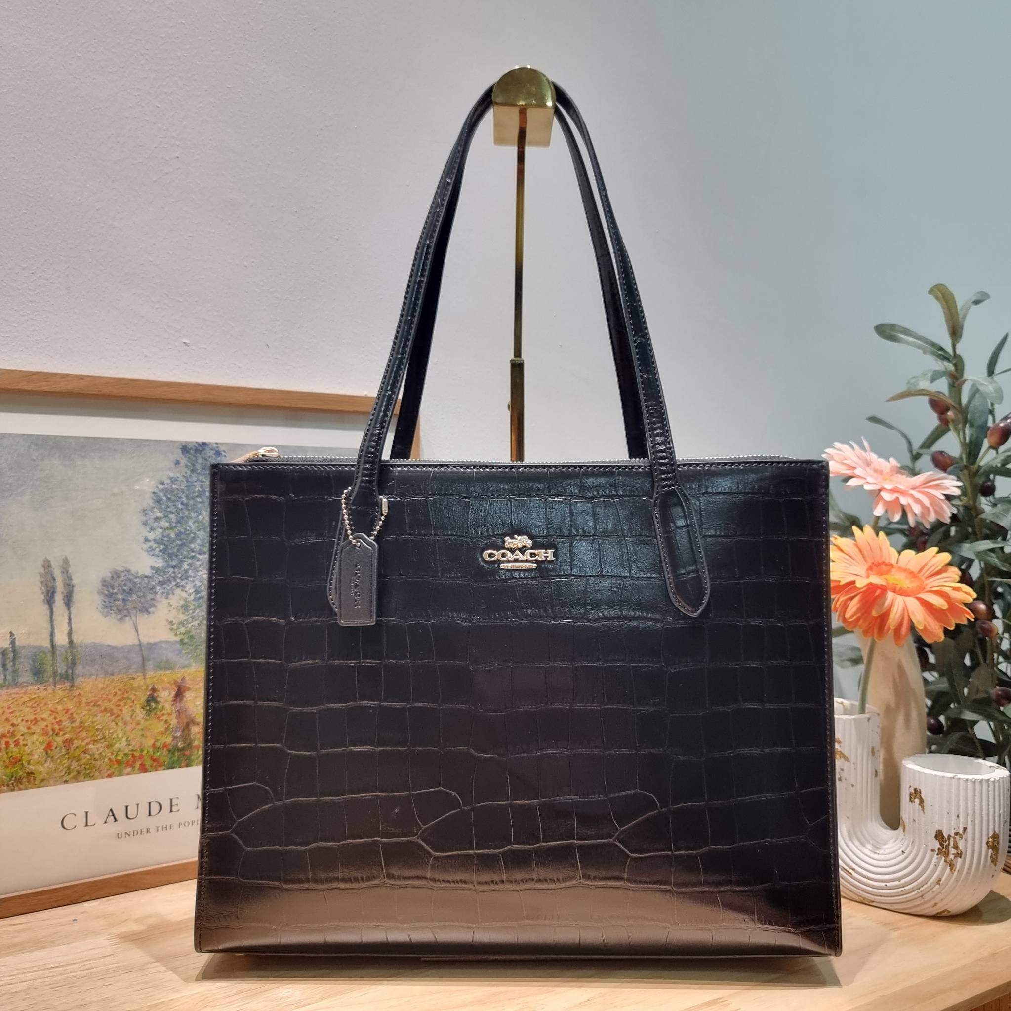 COACH NINA CARRYALL CL654 / COACH Nina Tote Bag พร้อมส่ง 2 สี กระเป๋าโท้ทสะพายไหล่ ใบใหญ่ คอลเลคชั่นใหม่ ตอบโจทย์คนที่ชอบใส่ของเยอะๆได้อย่างดี ดีไซน์รูปทรงคลาสสิค เรียบหรู