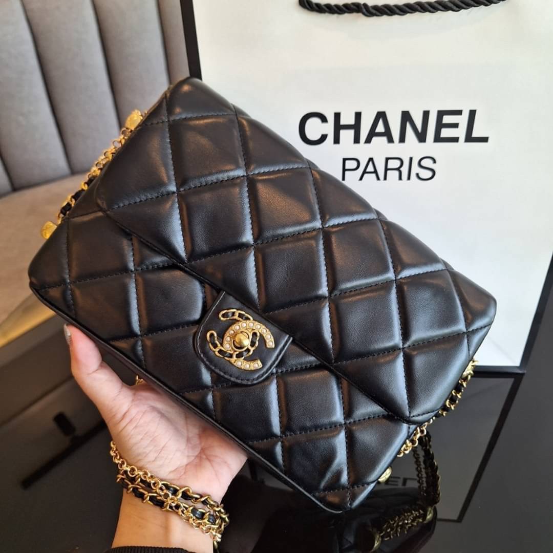 CHANEL flap bag with chain / CHANEL VIP CROSSBODY BAG กระเป๋าทรงสะพายข้าง หนังพียูพรีเมี่ยมหนังนิ่ม อะไหล่ทองวินเทจทั้งใบ