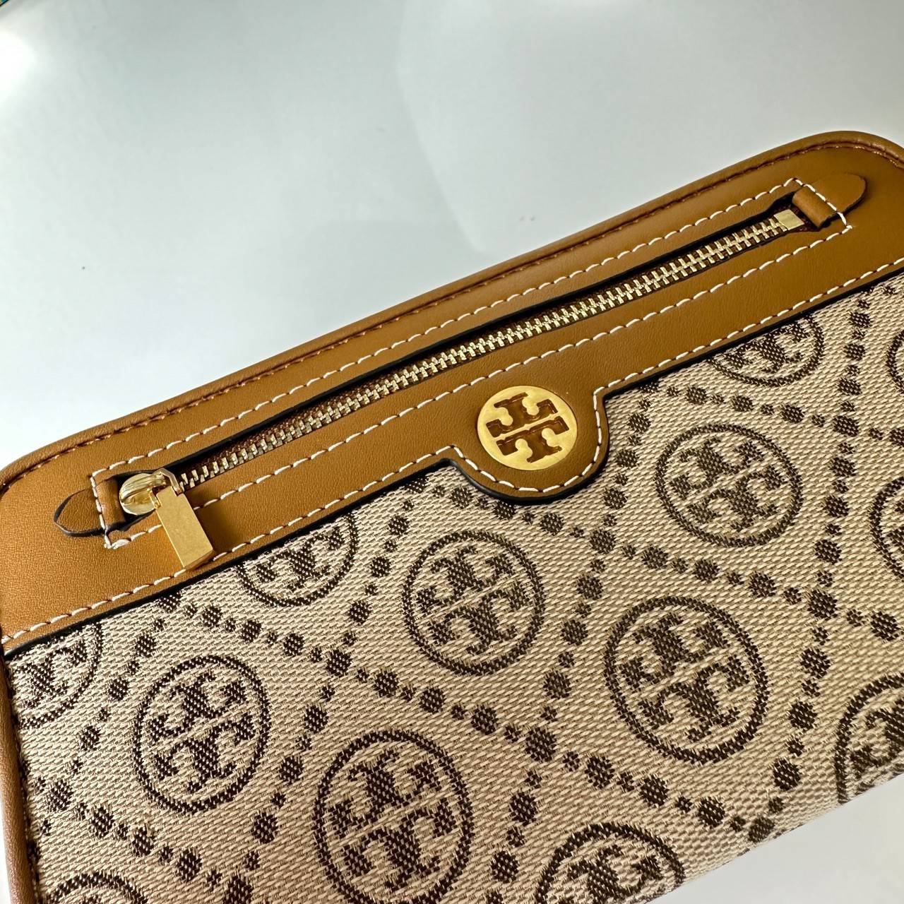 TORY BURCH T MONOGRAM JACQUARD ZIP CONTINENTAL WALLET 79383 กระเป๋าสตางค์ผ้าแคนวาสลายโมโนแกรมตัว T