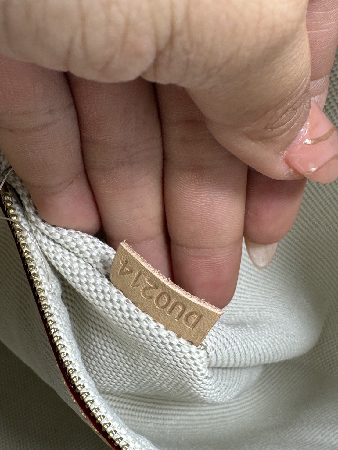 LV Keepall Bandoulière 45 Flight Mode กระเป๋าสะพายใบใหญ่ เอาใจสายรักการเดินทาง ด้วยลายลิมิเต็ด ตกแต่งลายท่องเที่ยวหรูหราและมีเอกลักษณ์เฉพาะตัว เหมาะสำหรับนักเดินทาง ภายในโล่งกว้าง จุของได้เยอะ