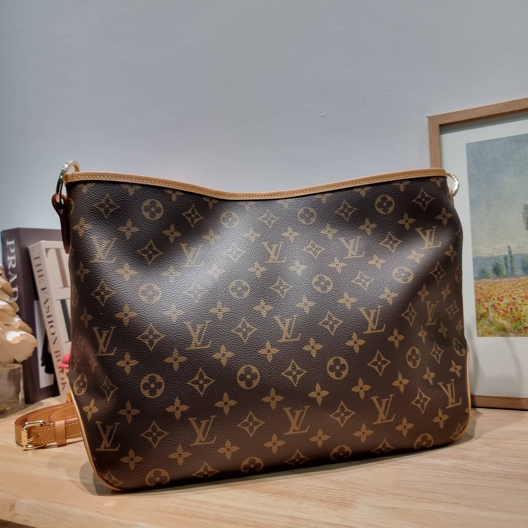 LV delightful bag / LV CARRYALL Monogram Canvas / LV Shopping Bag กระเป๋าทรงโท้ทใบใหญ่ ขนาดจุได้แบบล้นๆ รอบนี้จัดใบลูกมาให้อีก พิเศษที่สุด!! สมใจใครที่มองหากระเป๋าใบโปรด มีตะขอเกี่ยวที่ปากกระเป๋า และยังมาพร้อมสายสะพาย 2 แบบ