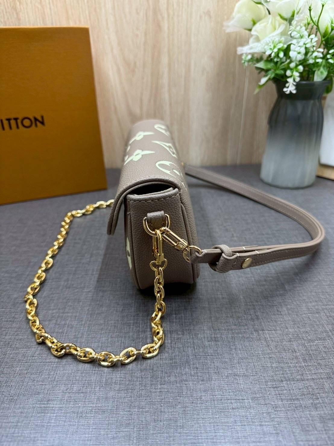 ORI หนังแท้ | LV Ivy chain wallet Bag กระเป๋าสะพายใบเล็ก ดีไซน์กระเป๋าสตางค์โซ่ โดดเด่นด้วยลาย Monogram Reverse Canvas เอกลักษณ์ของ Maison มอบลุคใหม่สดใส