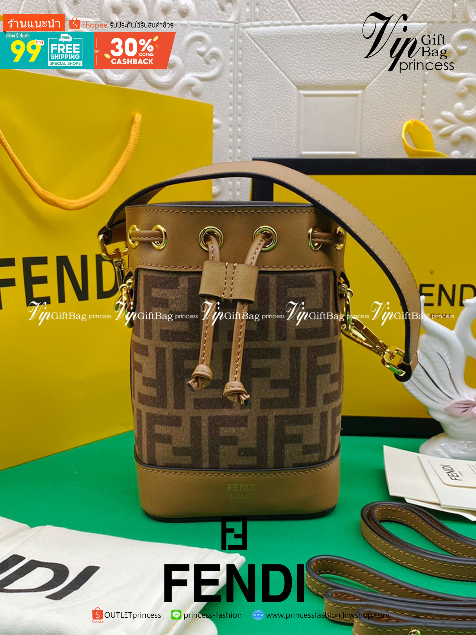 FENDI MON TRESOR MINI BAG รุ่นใหม่ล่าสุด น่ารักมากค่ะ กระเป๋าถือหรือสะพายไหล่ทรงขนมจีบสุดคลาสสิก วัสดุหนังแท้สลับผ้ากำมะหยี่พิมพ์ลายอย่างดี ลวดลายเอกลักษณ์ตามแบบฉบับแบรนด์ สวยหรู ดูแพง คุณนายสุดไปเลยค่า ถือแล้วสวยมากๆ จุของได้กำลังดี ทรงนี้ต้องมีติดตู้ไว้