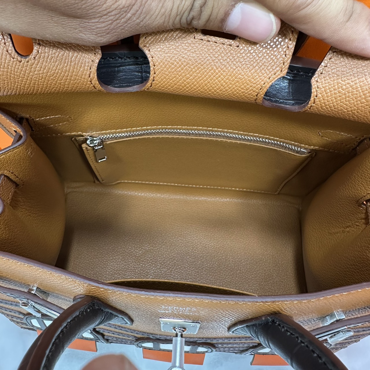 ORI หนังแท้ | Hermes Birkin Bag Faubourg 25cm รุ่นลิมิเต็ด กระเป๋าสะพายที่สุดแห่งหรูหราลัคชู นิยามของความสง่างามเหนือกาลเวลา แบรนด์เนมในฝัน งดงามดั่งเจ้าหญิง